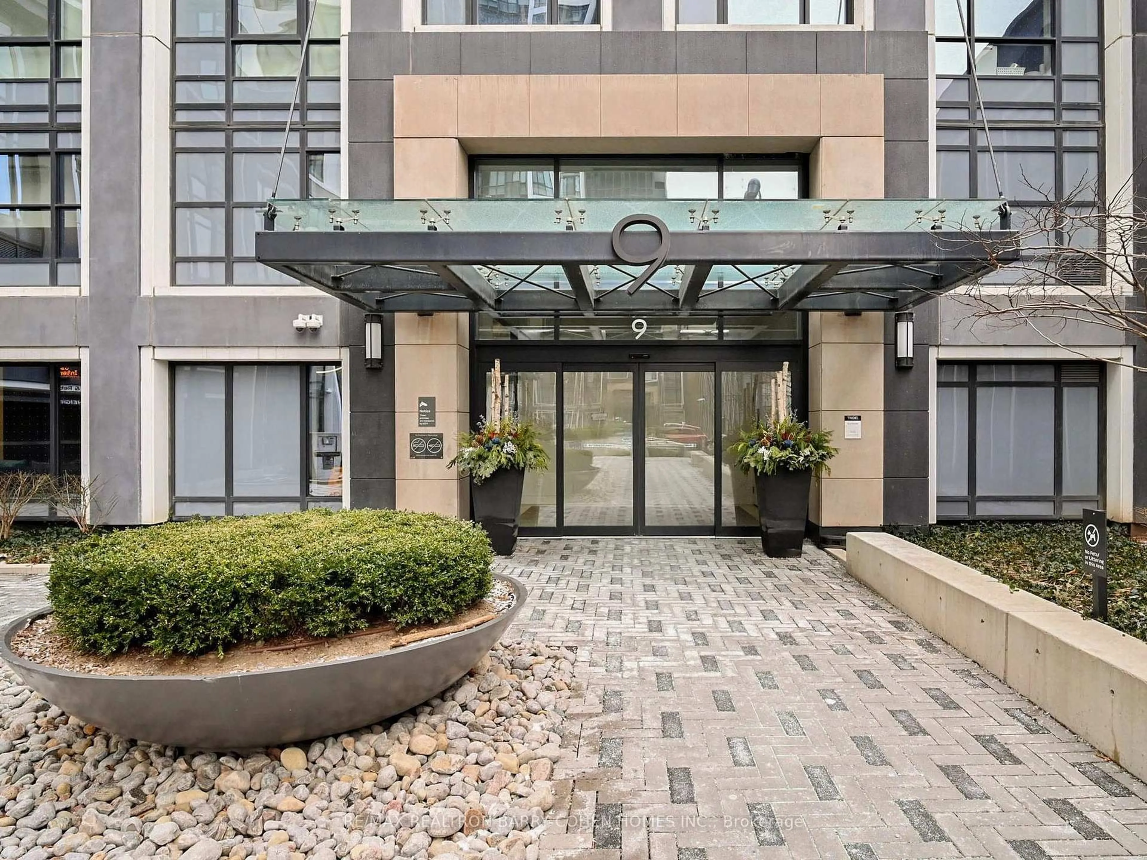 Indoor foyer for 9 Mabelle Ave #1322, Toronto Ontario M9A 0E1