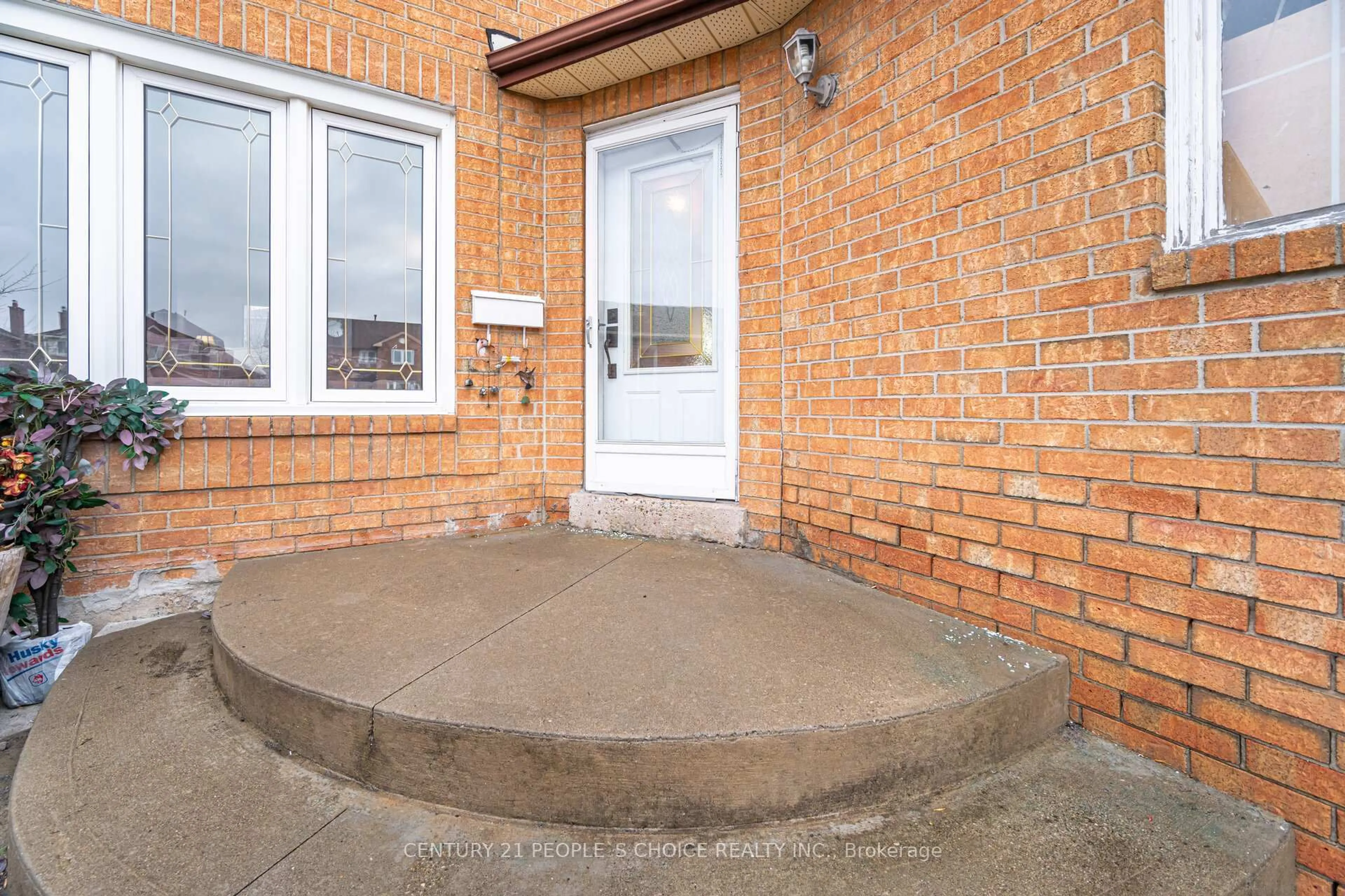 Patio, street for 141 Havelock Dr, Brampton Ontario L6W 4E7