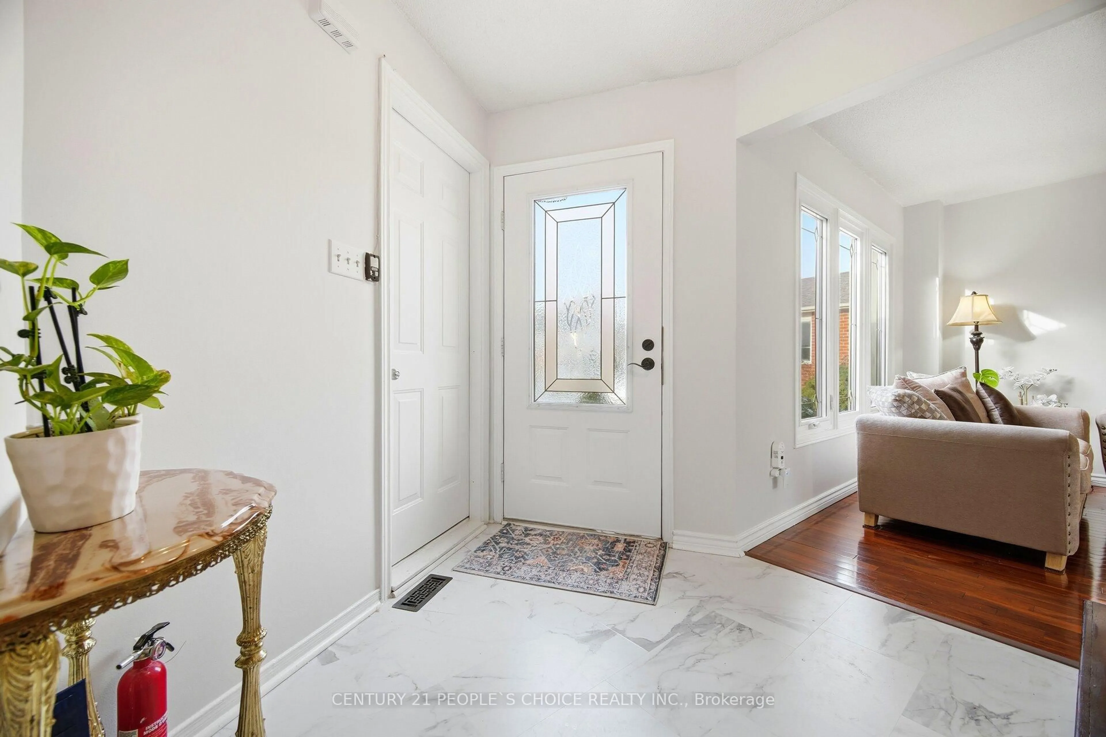 Indoor entryway for 141 Havelock Dr, Brampton Ontario L6W 4E7