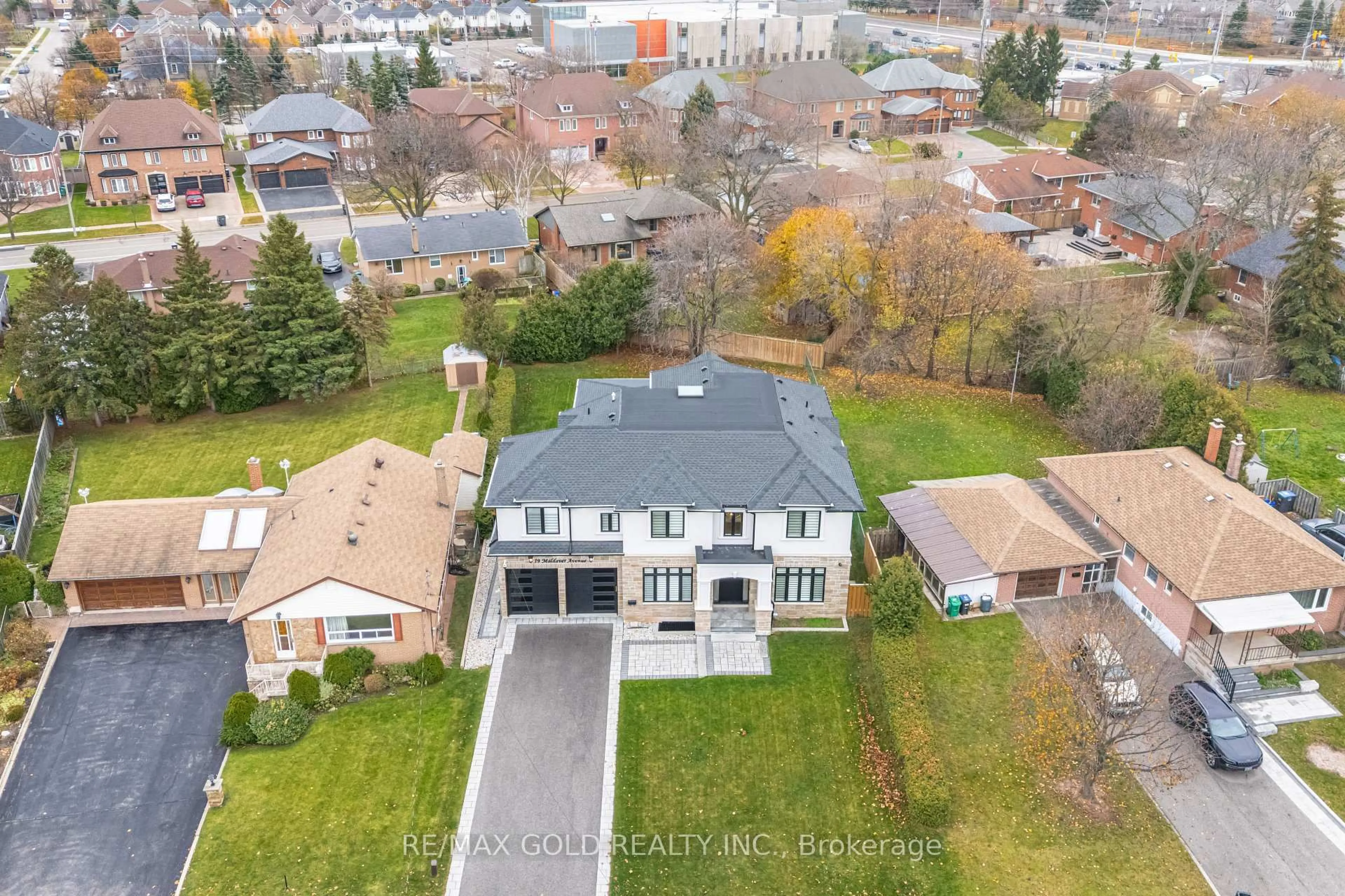 A pic from outside/outdoor area/front of a property/back of a property/a pic from drone, unknown for 19 Maldaver Ave, Mississauga Ontario L5M 1W4