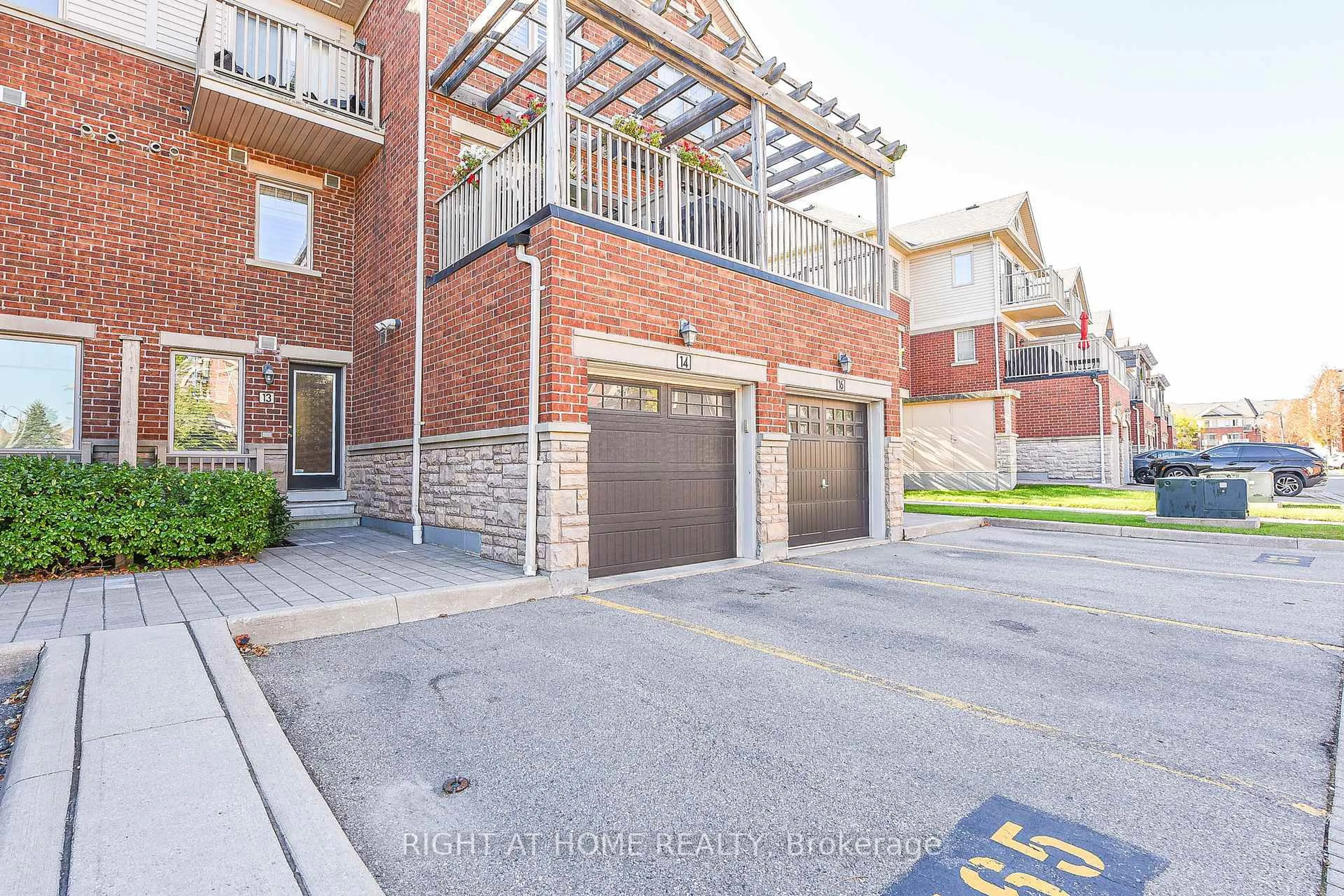 Home with brick exterior material, street for 3335 Thomas St #13, Mississauga Ontario L5M 0N7