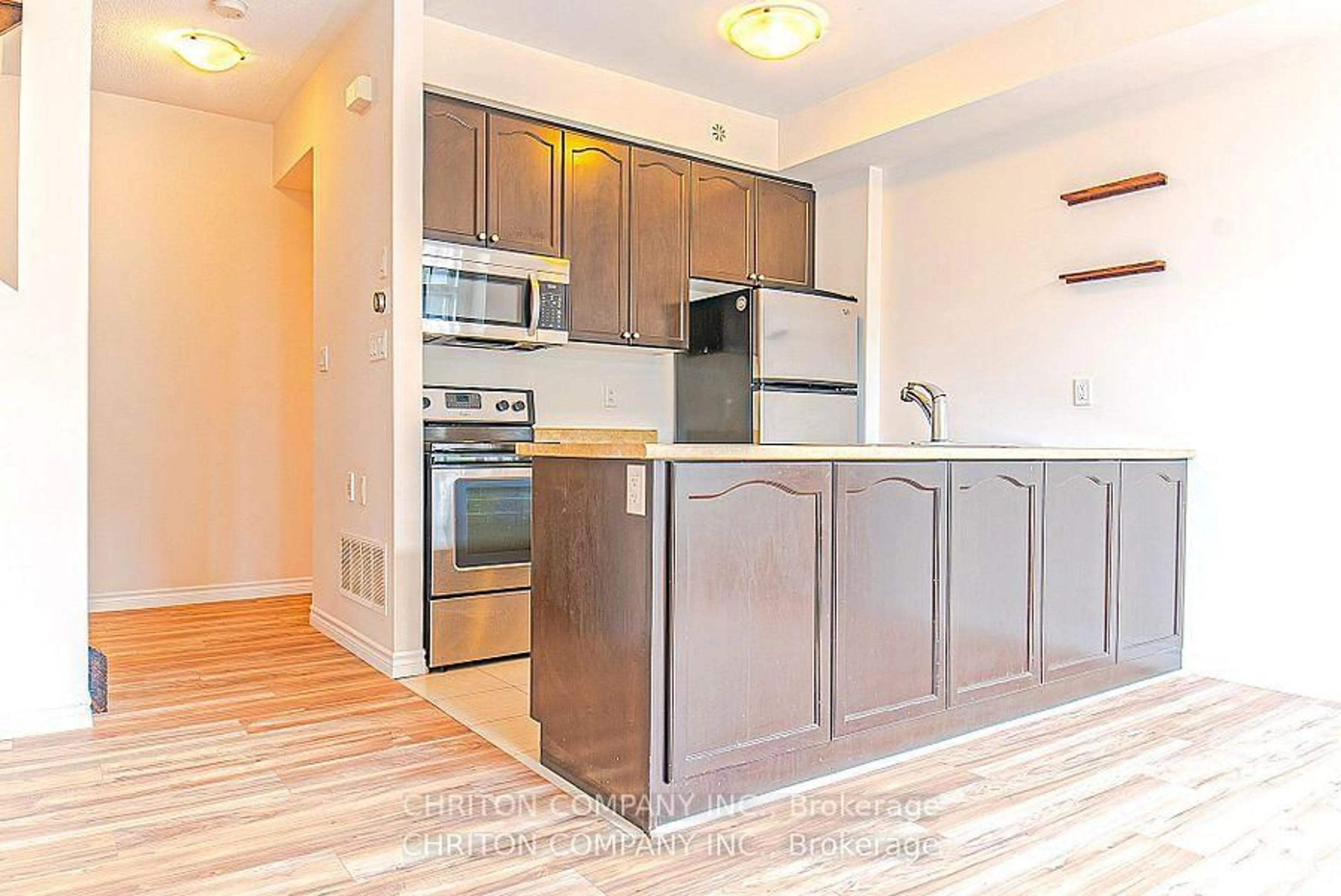 Standard kitchen, wood/laminate floor for 2435 Greenwich Dr #55, Oakville Ontario L6M 0S4