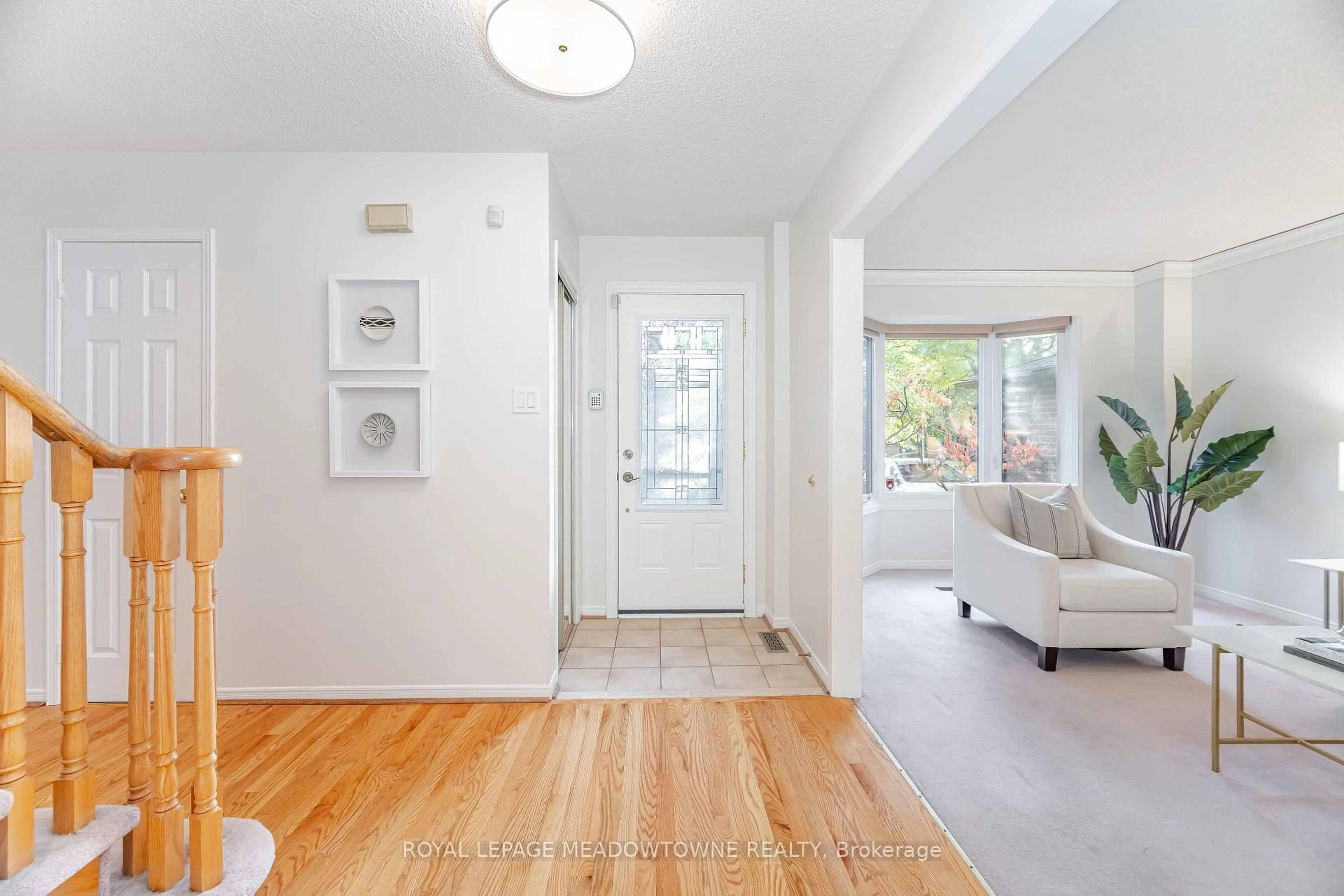 Indoor entryway for 6236 Camgreen Circ, Mississauga Ontario L5N 4M5