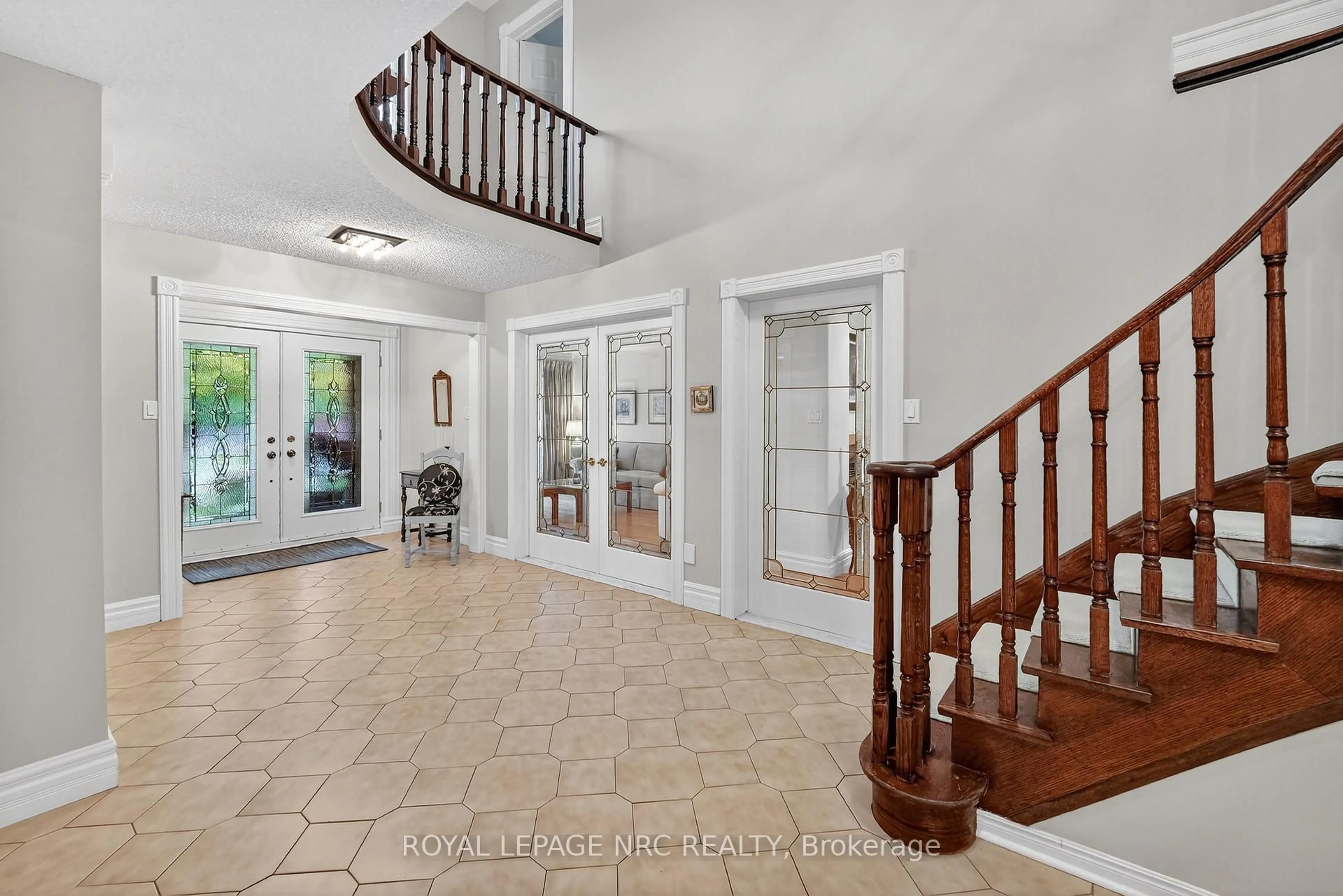 Indoor entryway for 1152 Rushbrooke Dr, Oakville Ontario L6M 1K1