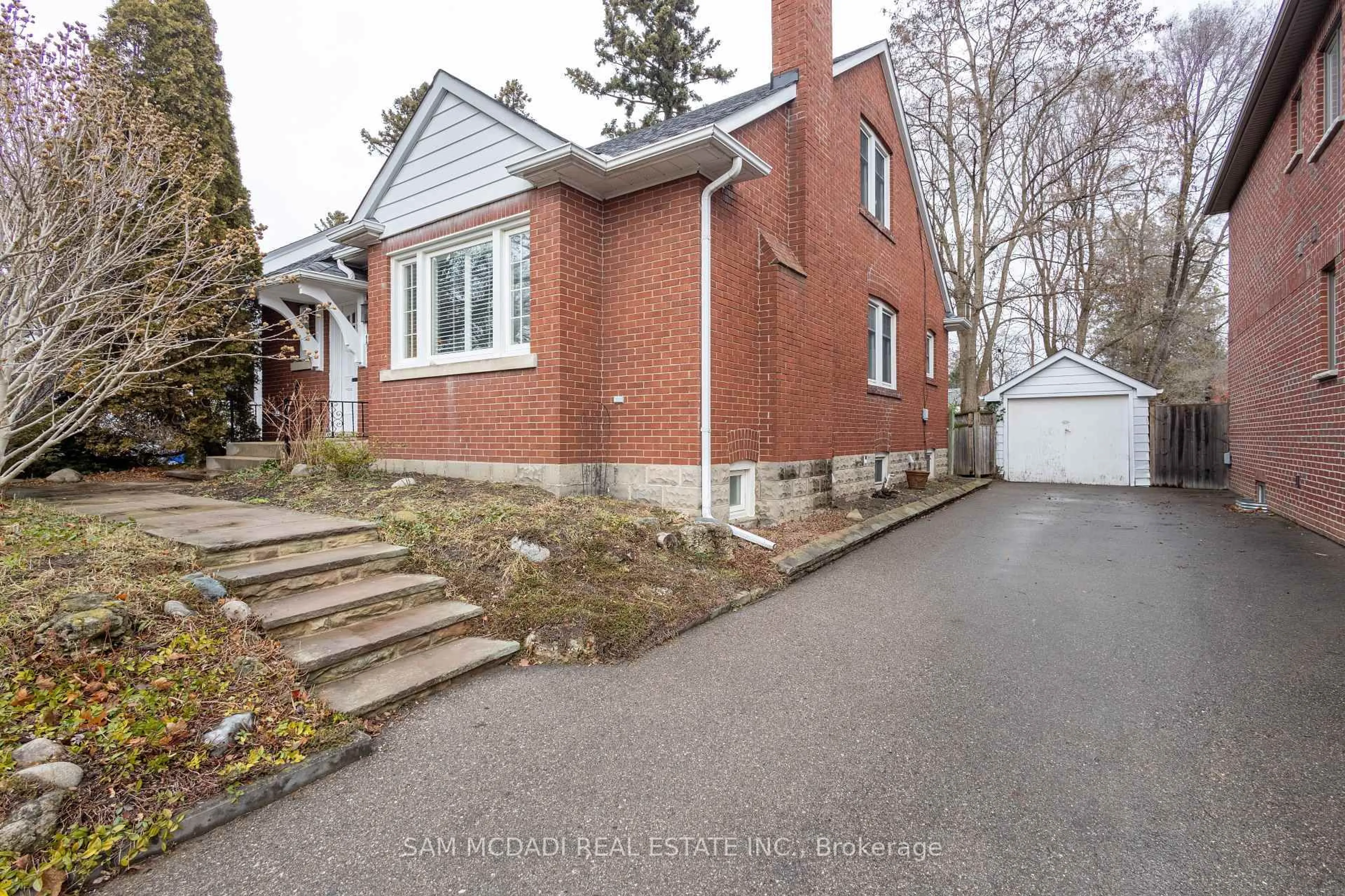 Home with brick exterior material, street for 11 Brant Ave, Mississauga Ontario L5G 3N9