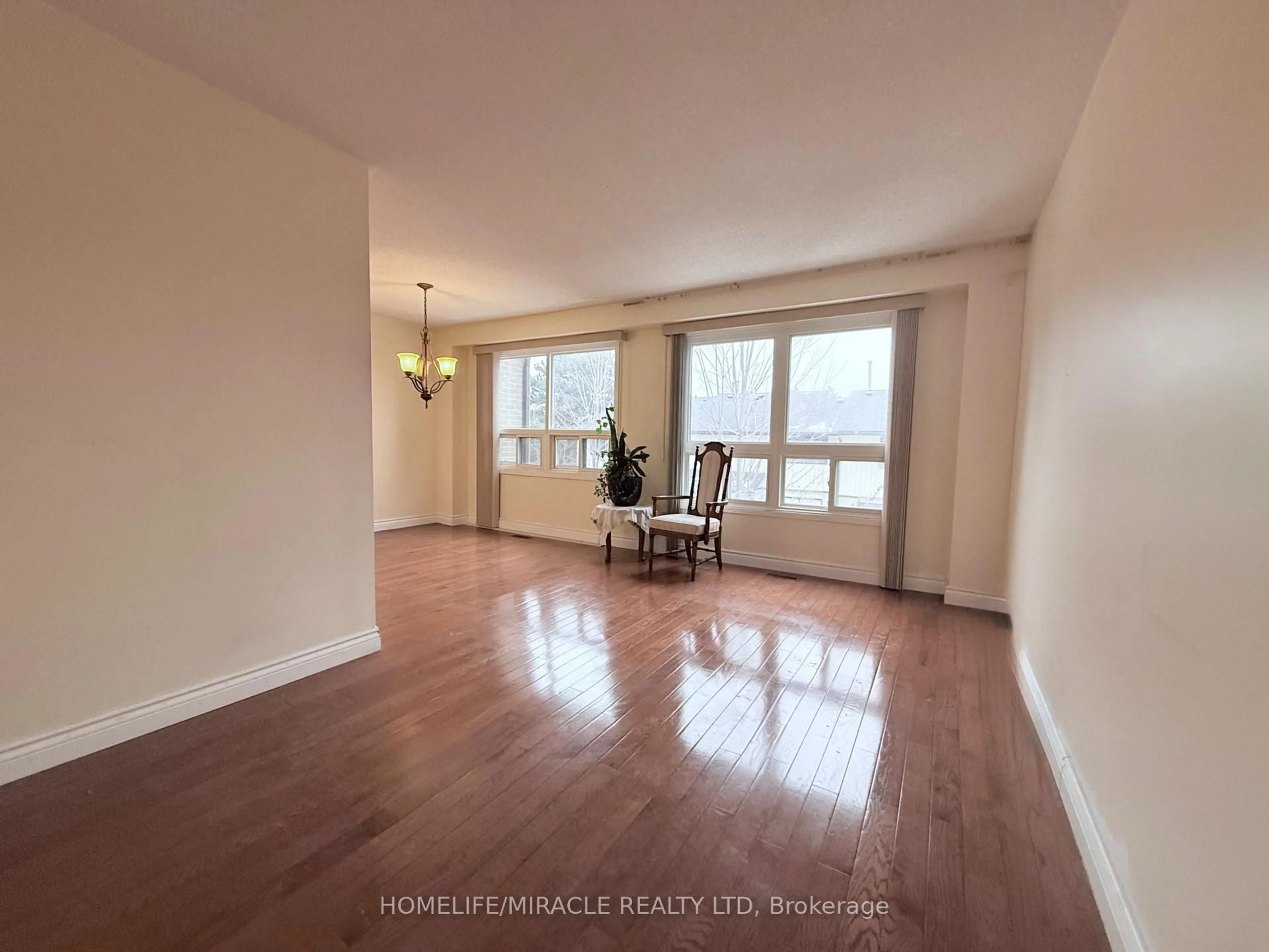 A pic of a room for 3510 South Mill Way, Mississauga Ontario L5L 3T9