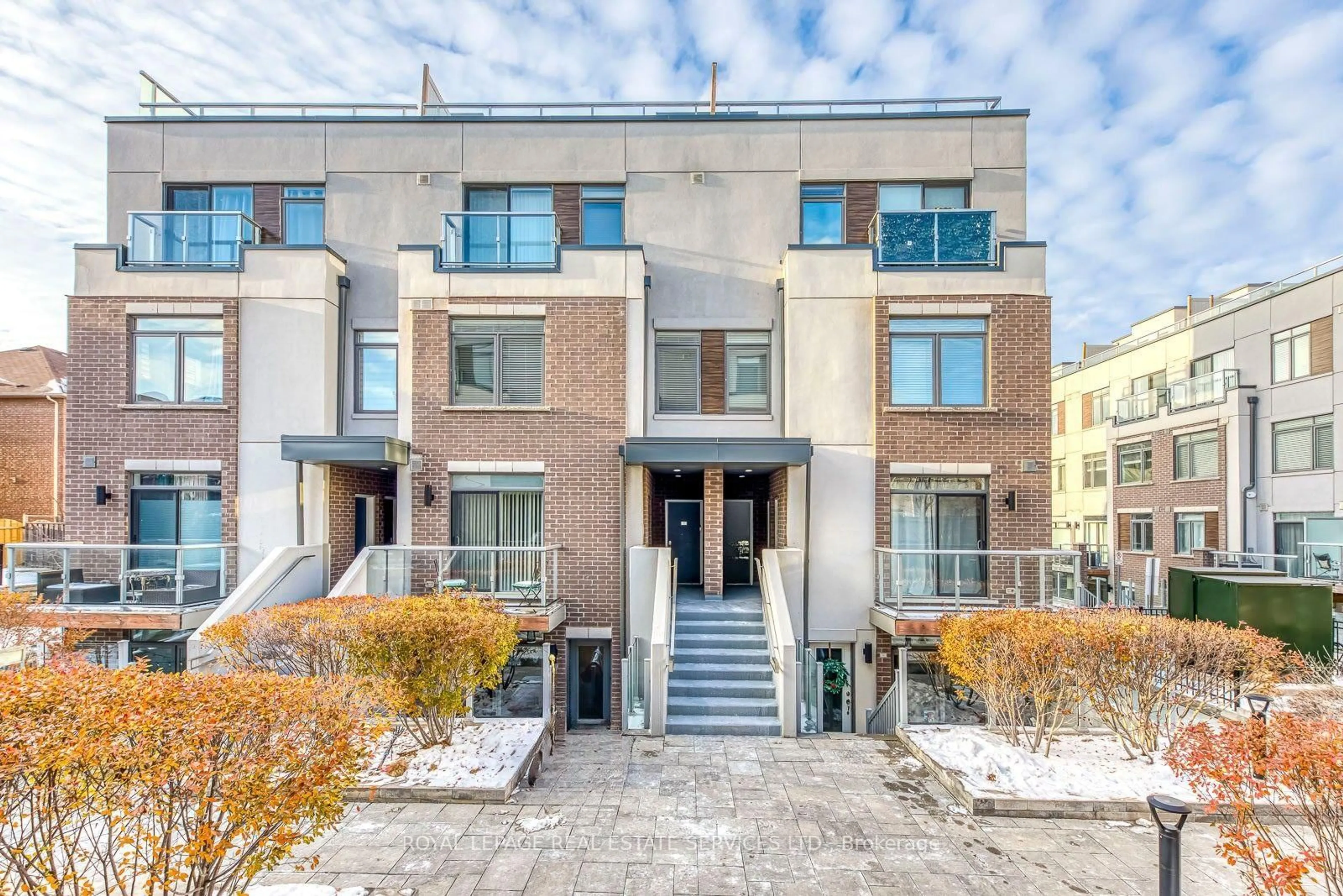 Home with brick exterior material, street for 3066 Sixth Line #347, Oakville Ontario L6M 1P8