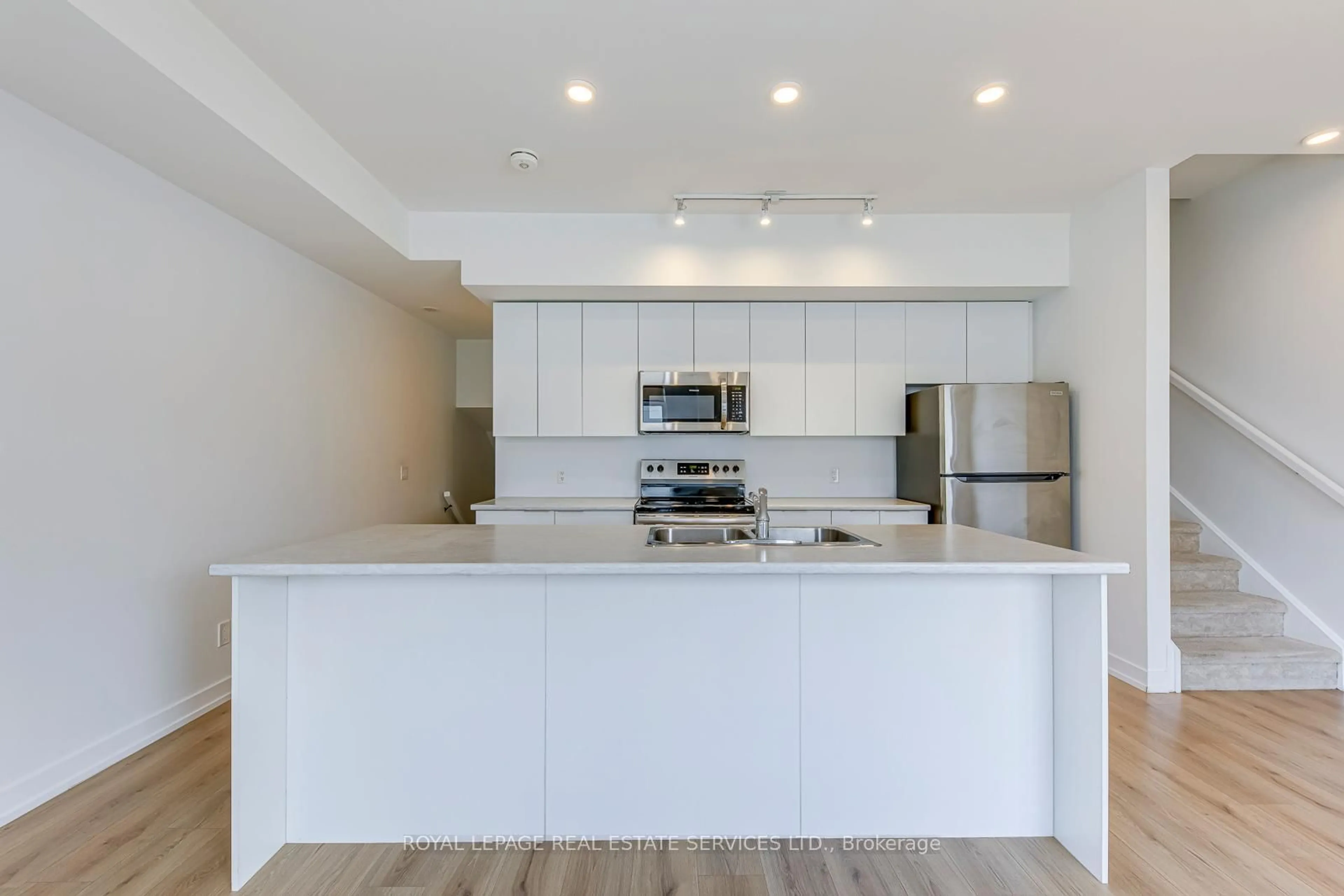 Open concept kitchen, unknown for 3066 Sixth Line #347, Oakville Ontario L6M 1P8