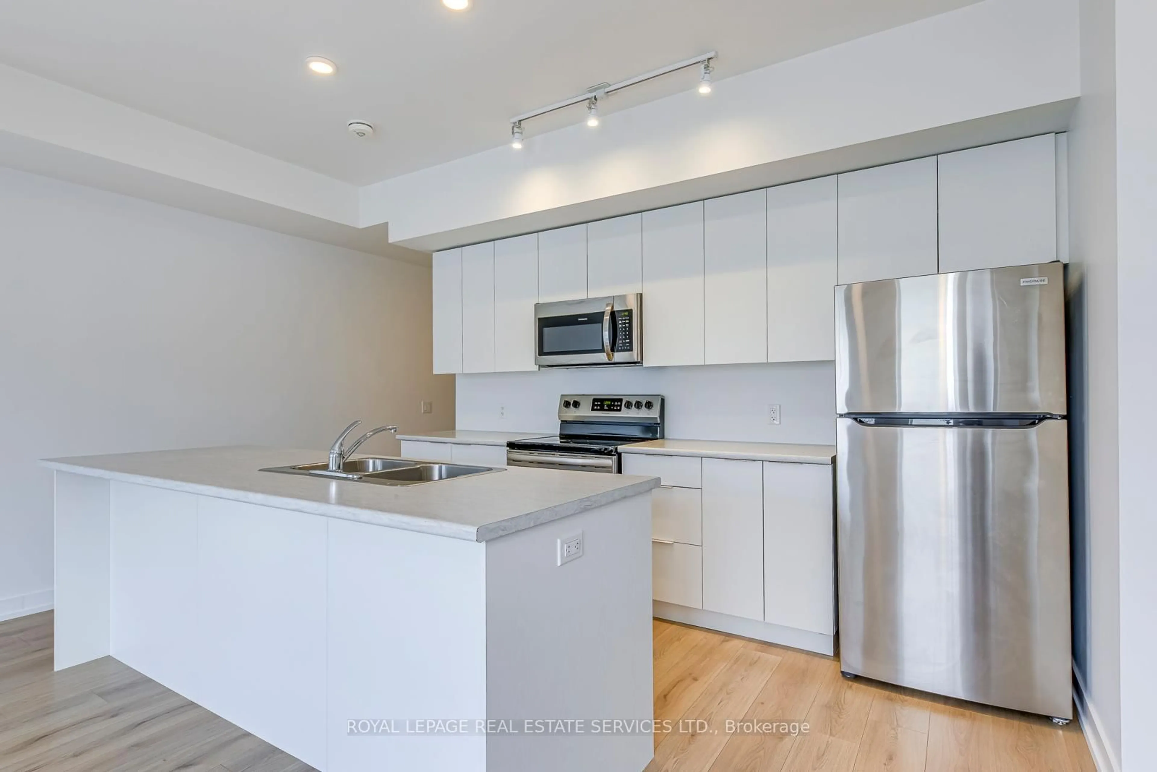 Open concept kitchen, unknown for 3066 Sixth Line #347, Oakville Ontario L6M 1P8