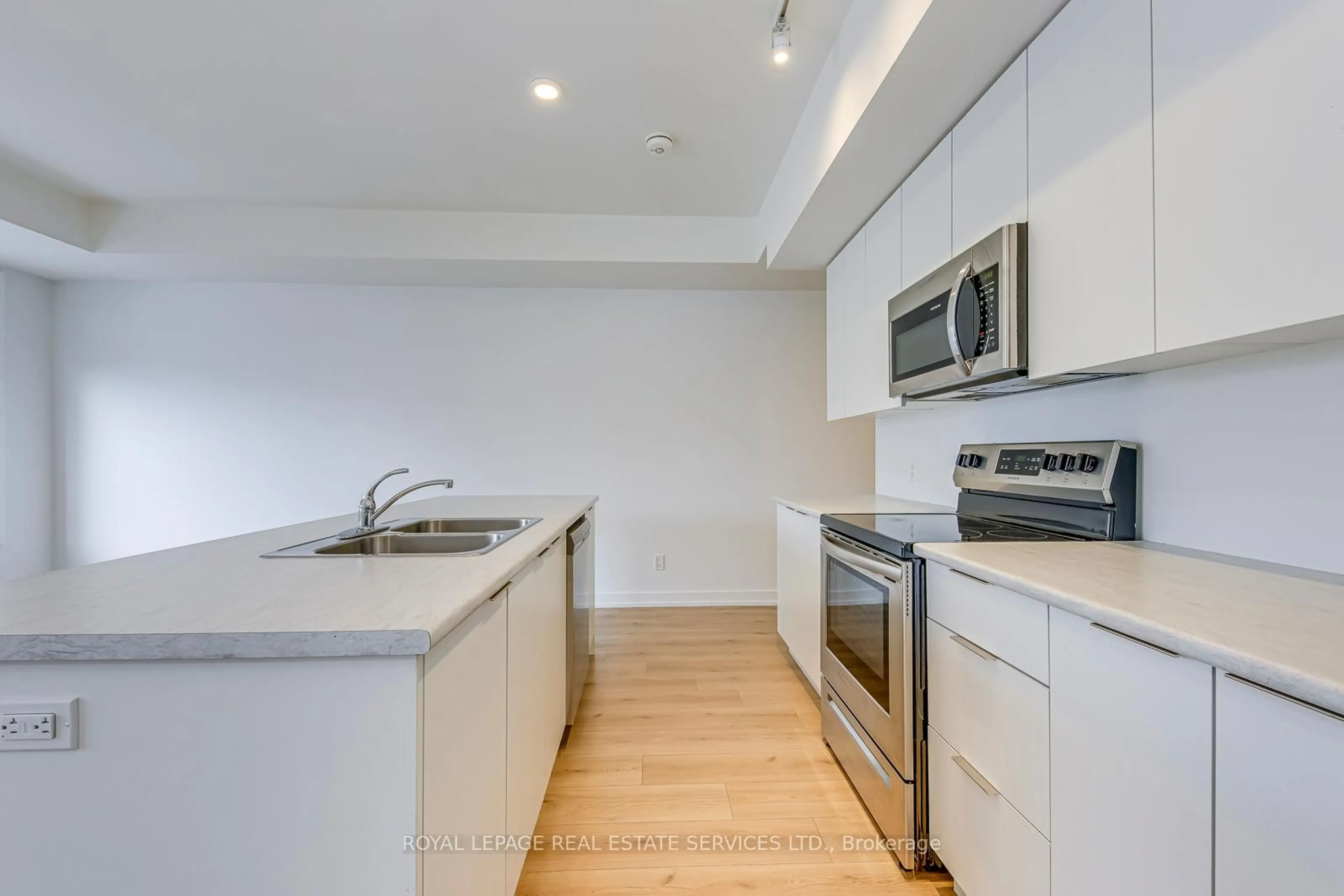 Standard kitchen, unknown for 3066 Sixth Line #347, Oakville Ontario L6M 1P8