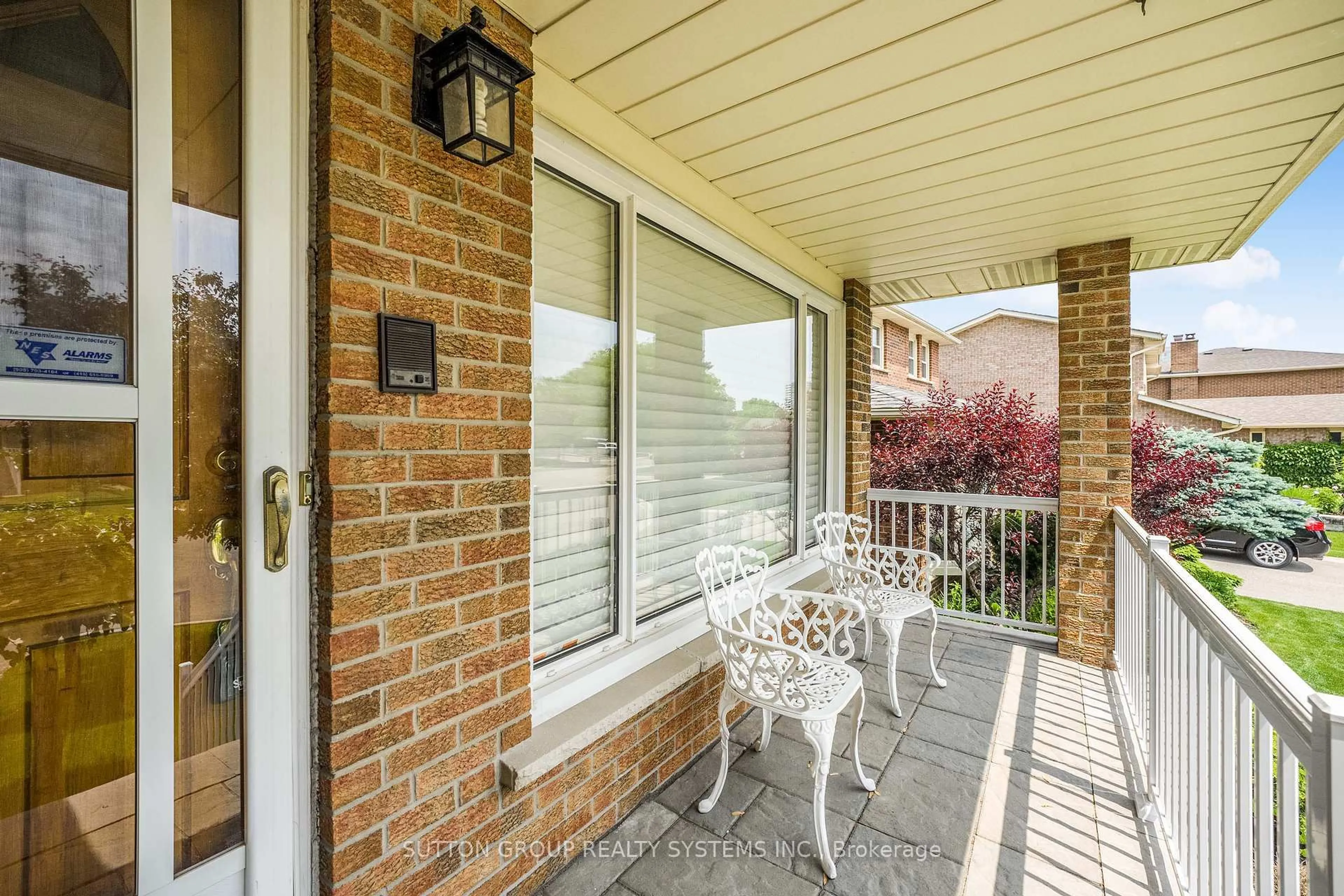 Patio, street for 1161 Carlo Crt, Mississauga Ontario L4W 3N6