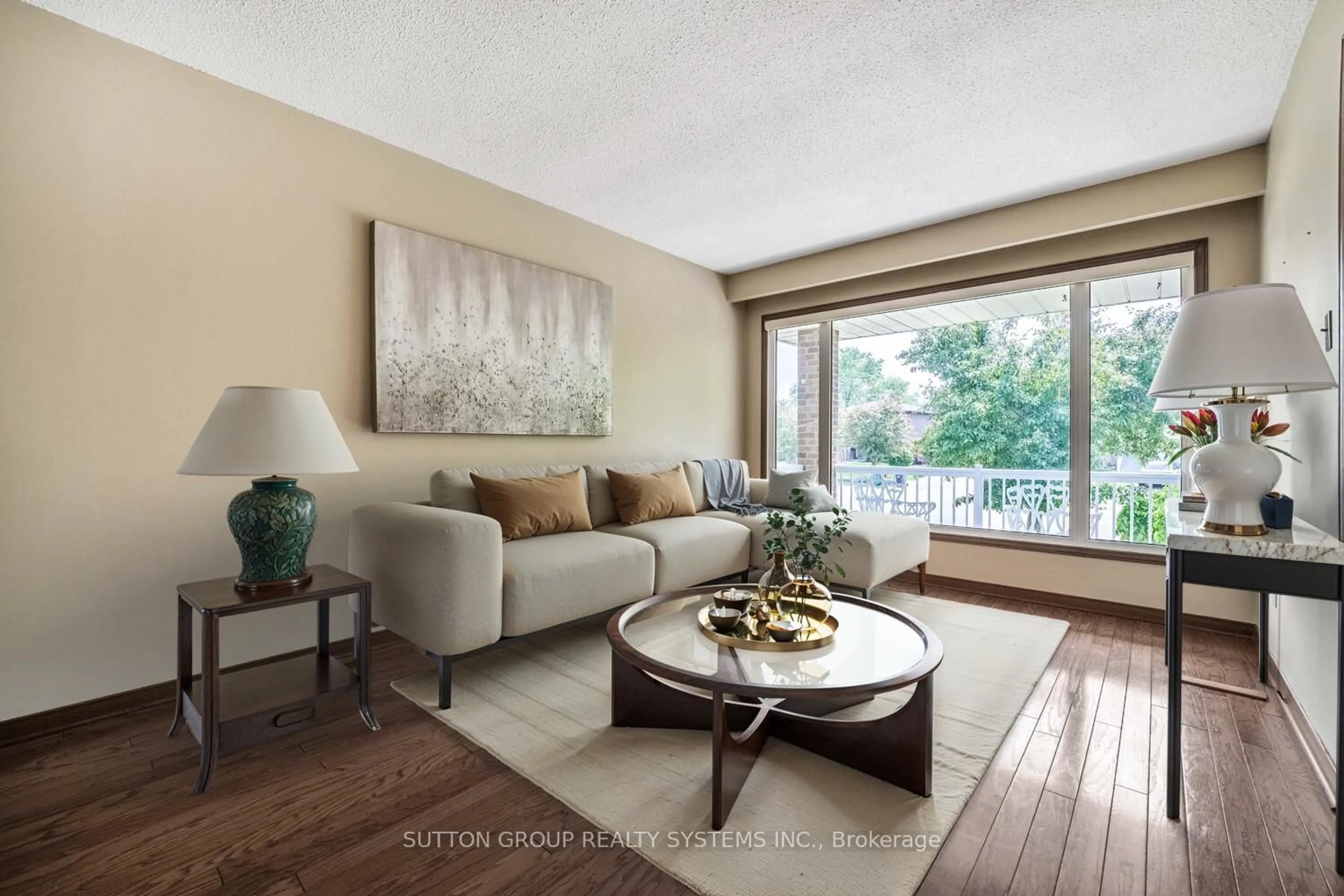 Living room with furniture, wood/laminate floor for 1161 Carlo Crt, Mississauga Ontario L4W 3N6