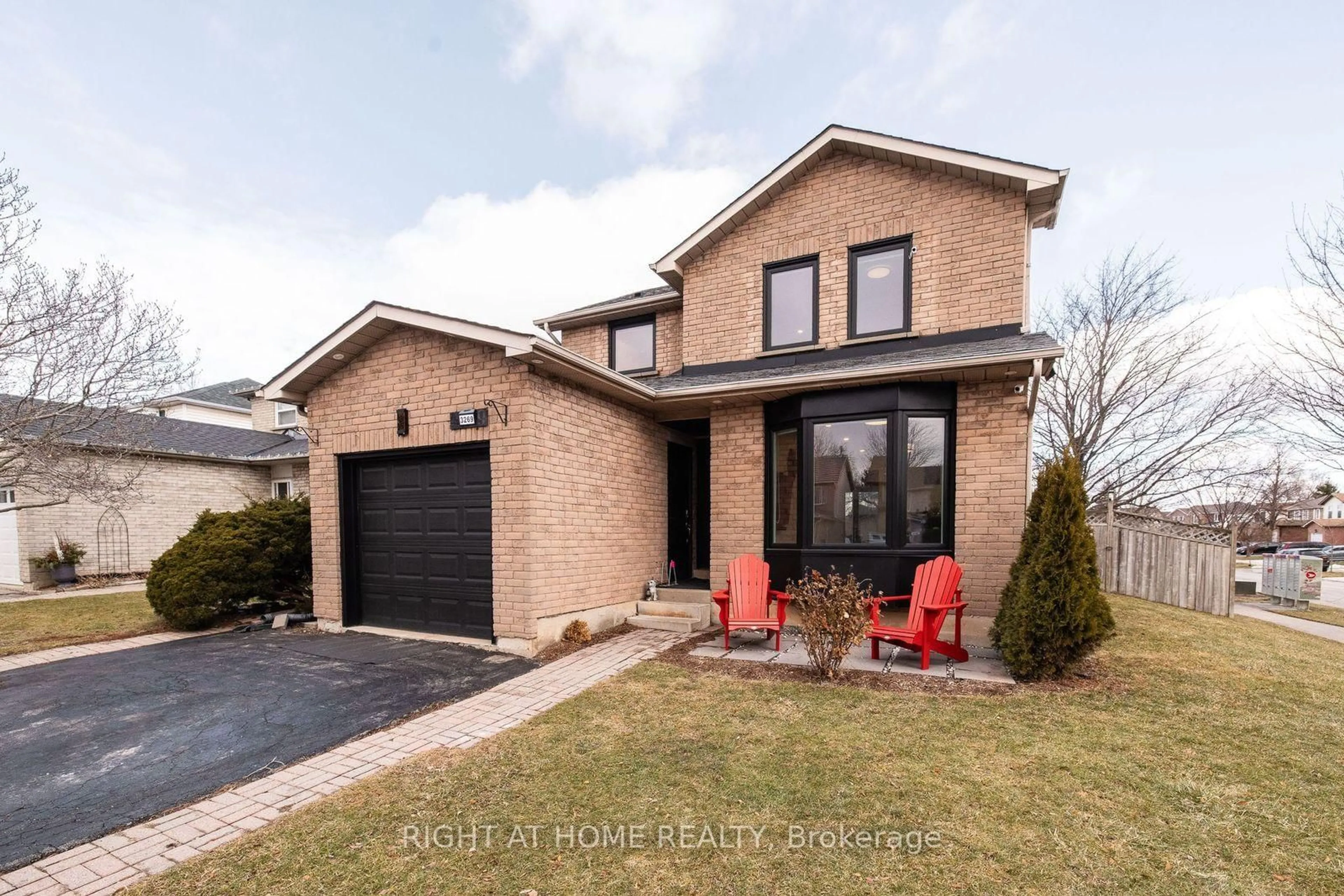 Home with brick exterior material, street for 3269 Woodcroft Cres, Burlington Ontario L7M 3K8