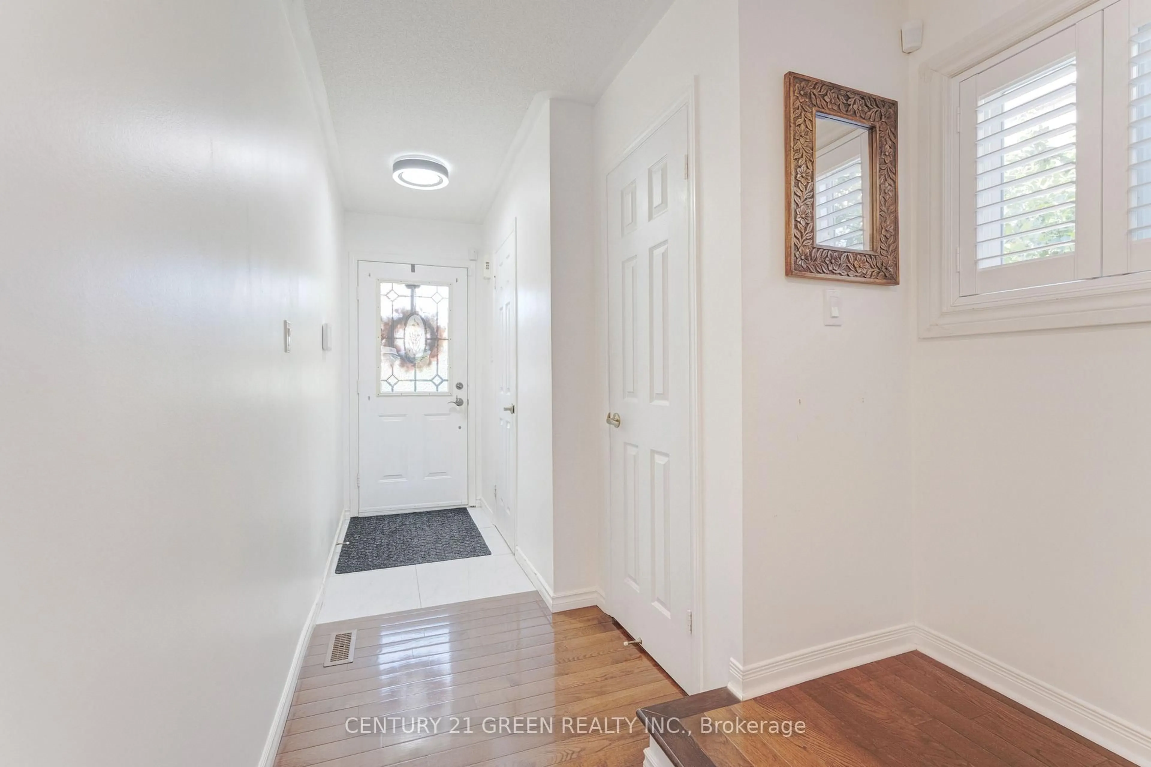 Indoor entryway for 2146 Shady Glen Rd, Oakville Ontario L6M 3N7