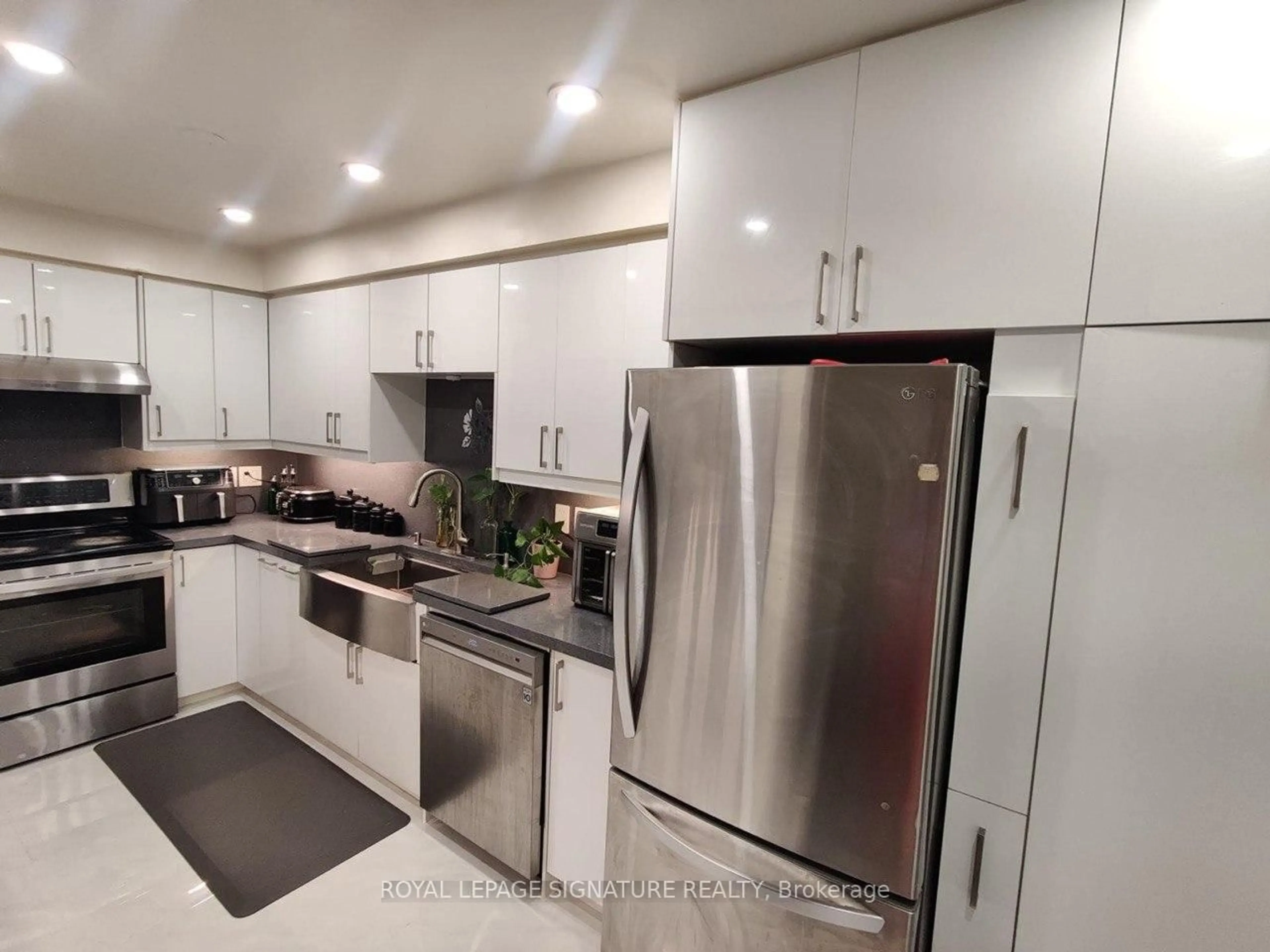 Unknown for 5020 Delaware Dr #25, Mississauga Ontario L4Z 3C7