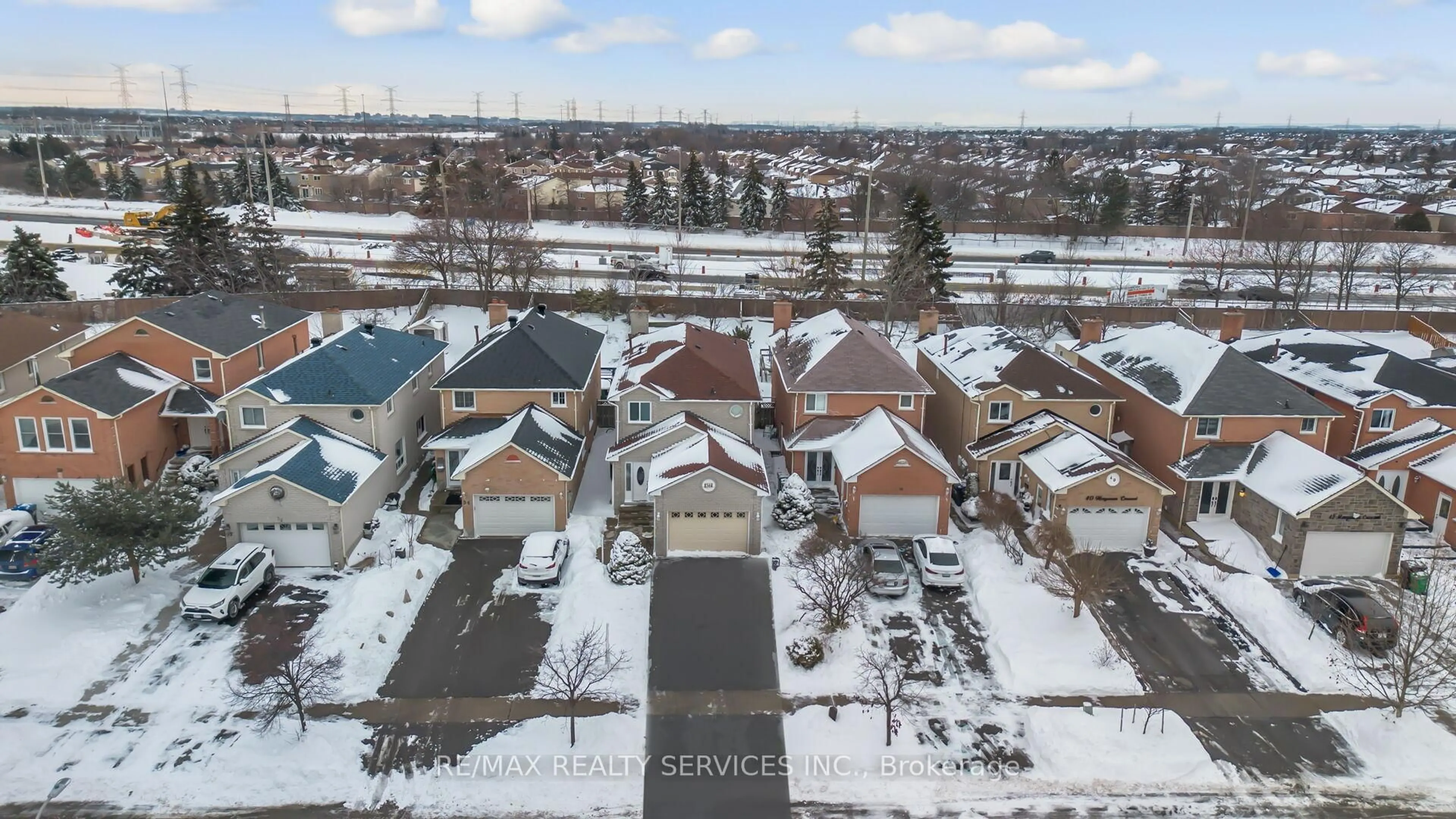 A pic from outside/outdoor area/front of a property/back of a property/a pic from drone, city buildings view from balcony for 36 Merganser Cres, Brampton Ontario L6W 4E7
