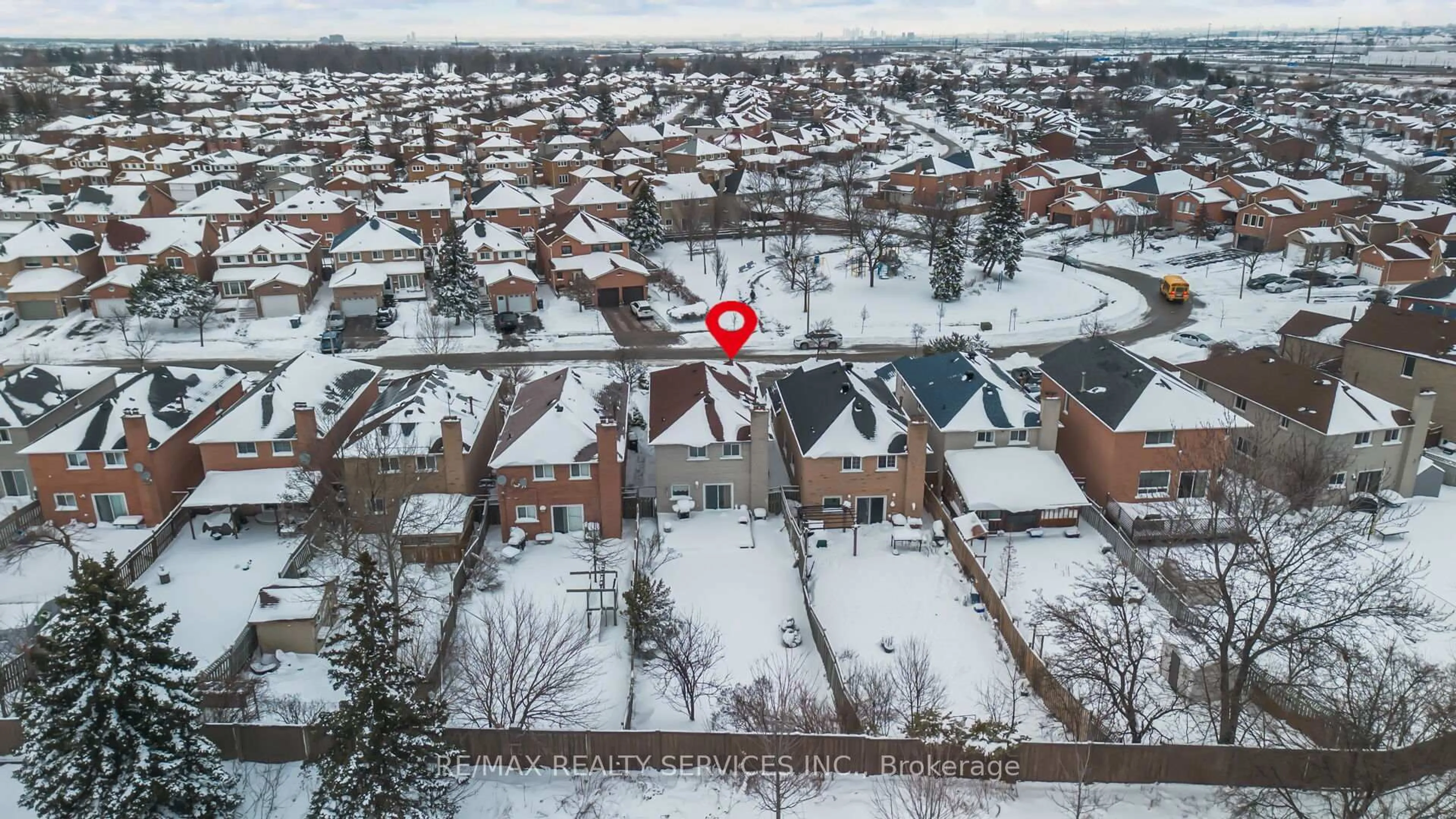 A pic from outside/outdoor area/front of a property/back of a property/a pic from drone, street for 36 Merganser Cres, Brampton Ontario L6W 4E7