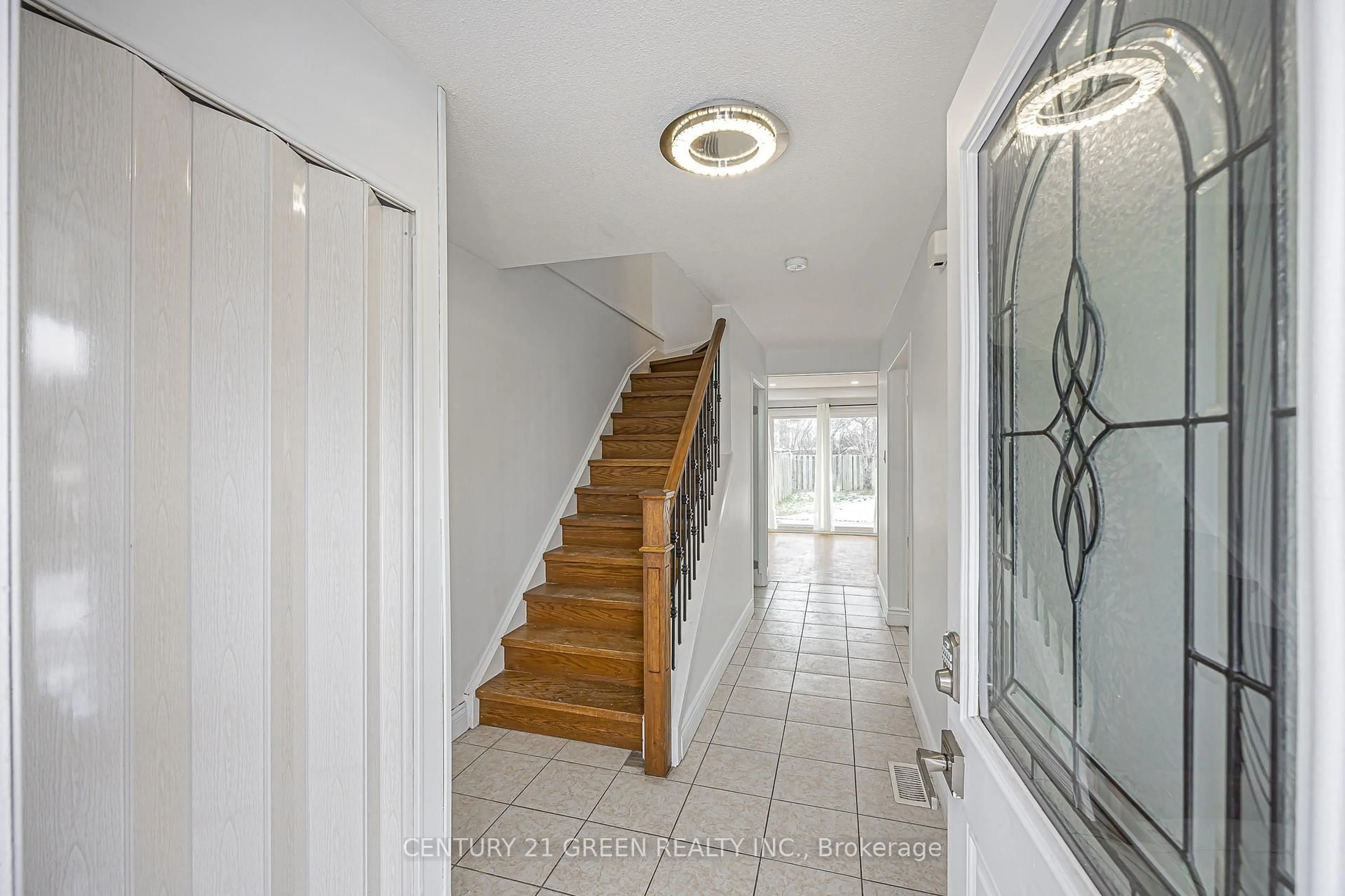 Indoor foyer for 24 Jackman Dr, Brampton Ontario L6S 2L7