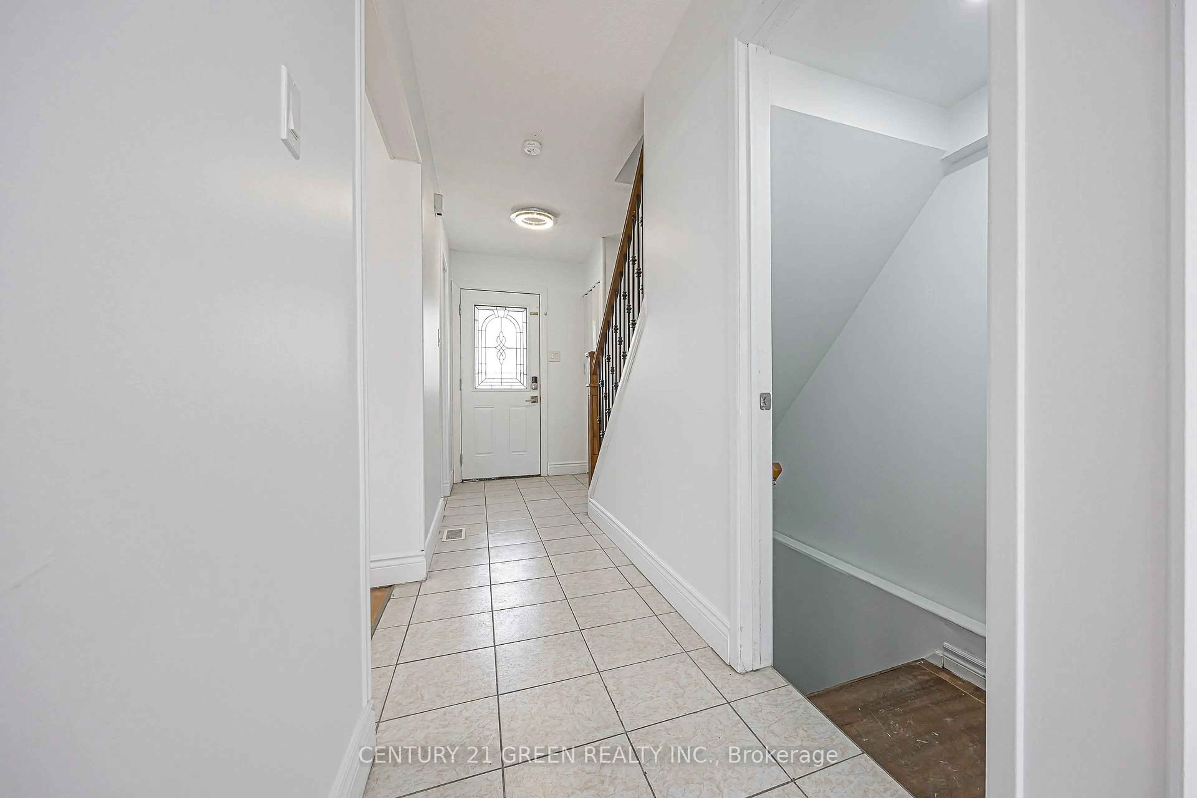 Indoor entryway for 24 Jackman Dr, Brampton Ontario L6S 2L7