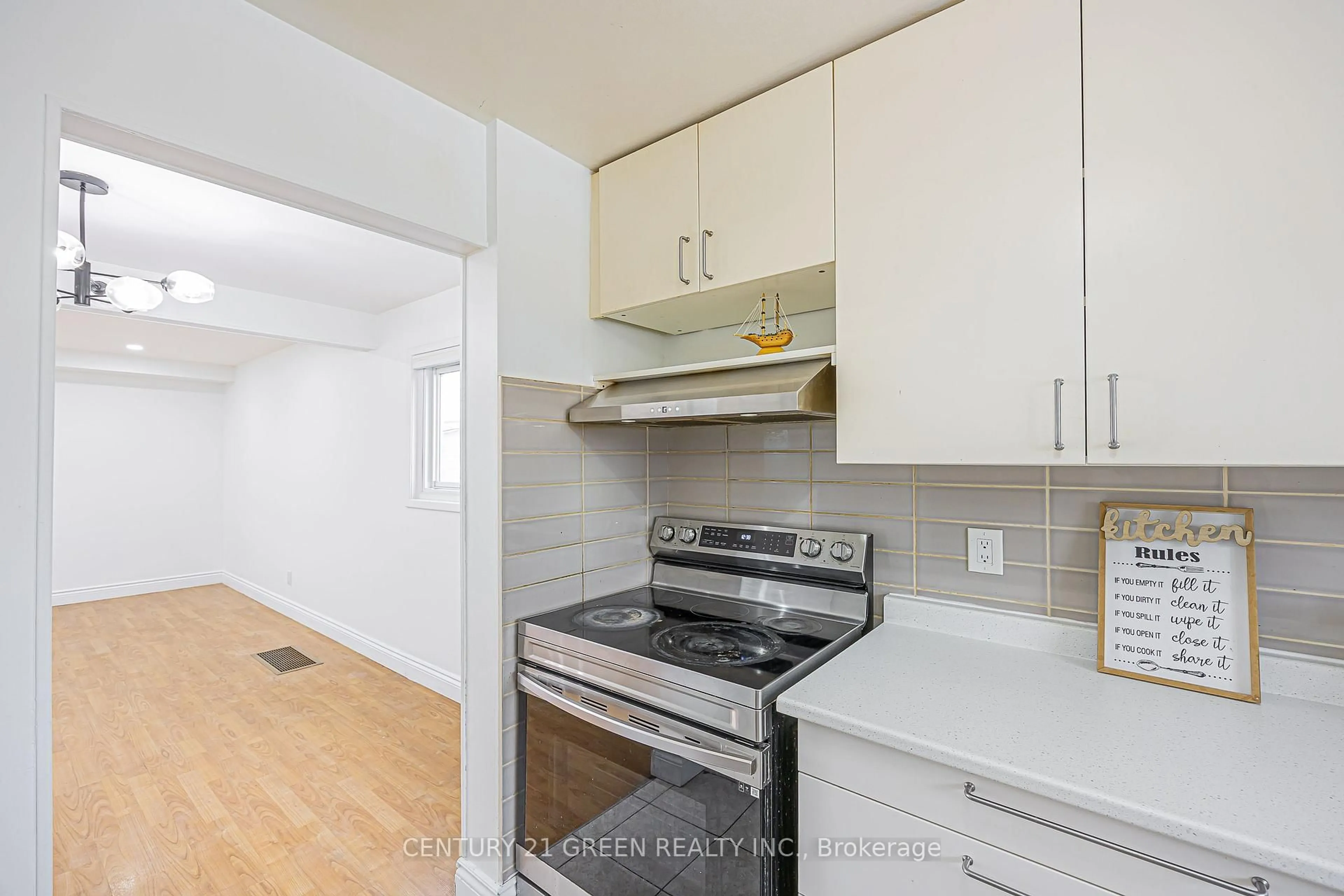 Standard kitchen, unknown for 24 Jackman Dr, Brampton Ontario L6S 2L7