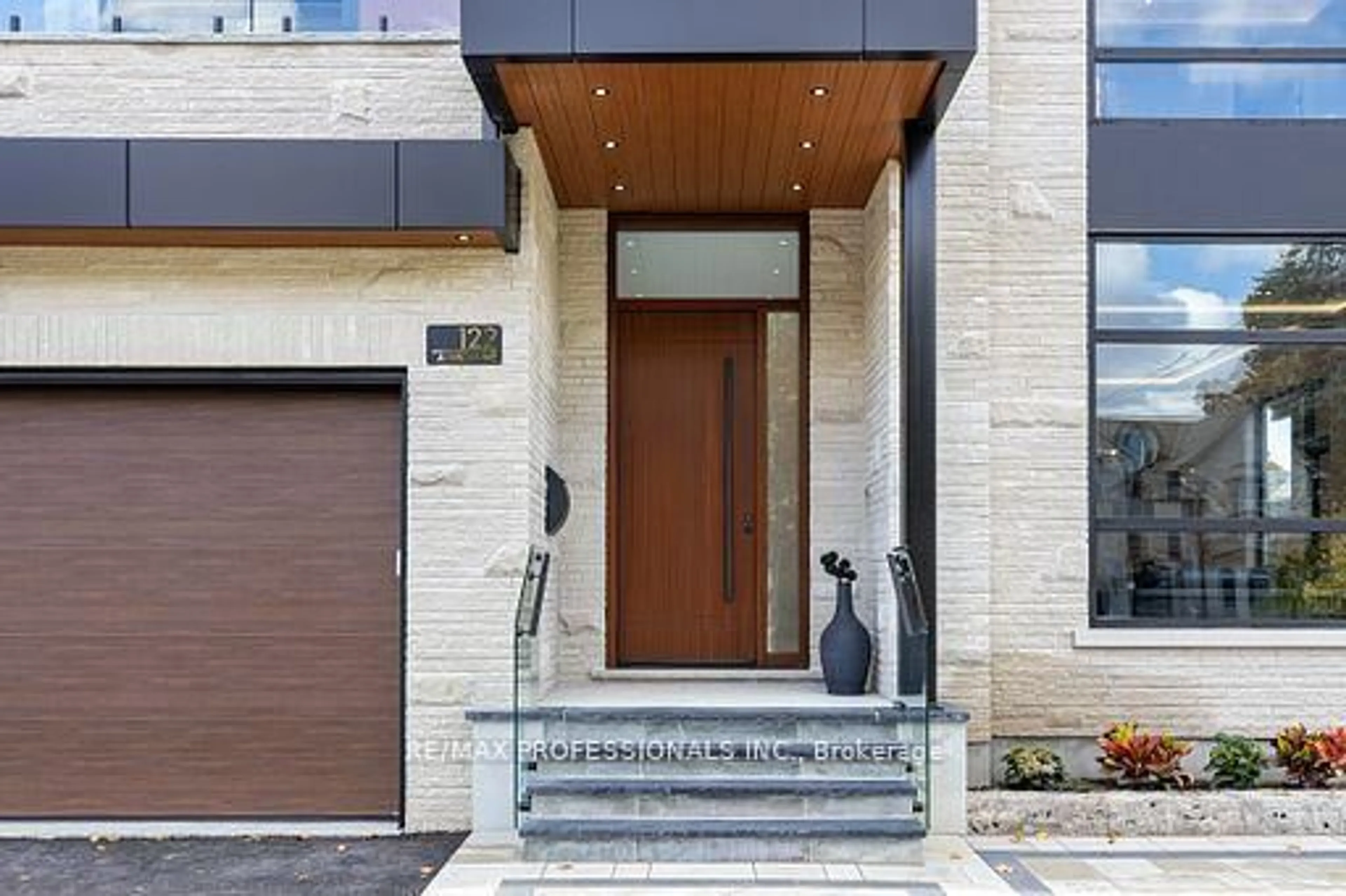 Unknown for 122 Ashbourne Dr, Toronto Ontario M9B 4H8