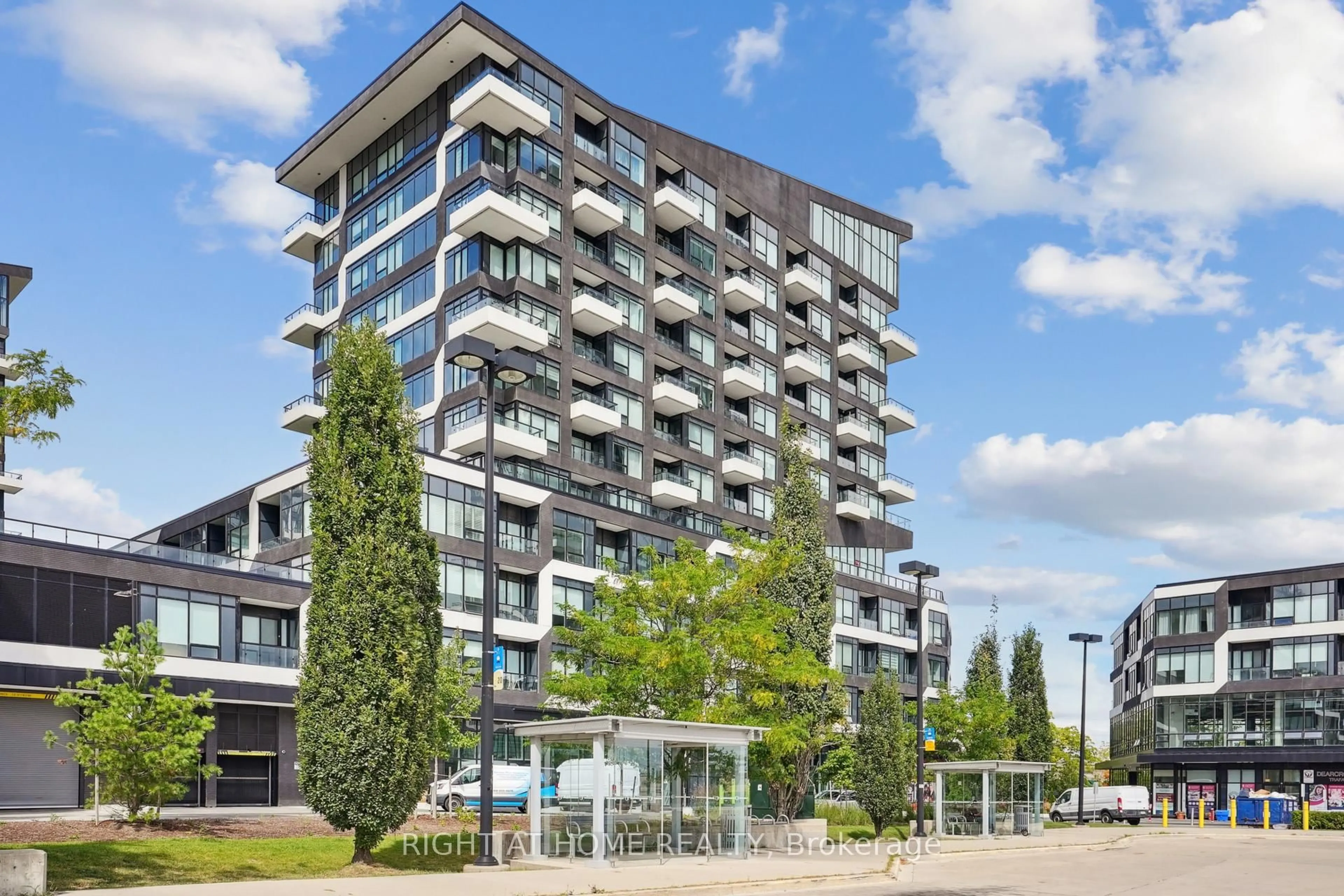 Patio, building for 2485 Taunton Rd #436, Oakville Ontario L6H 3R8