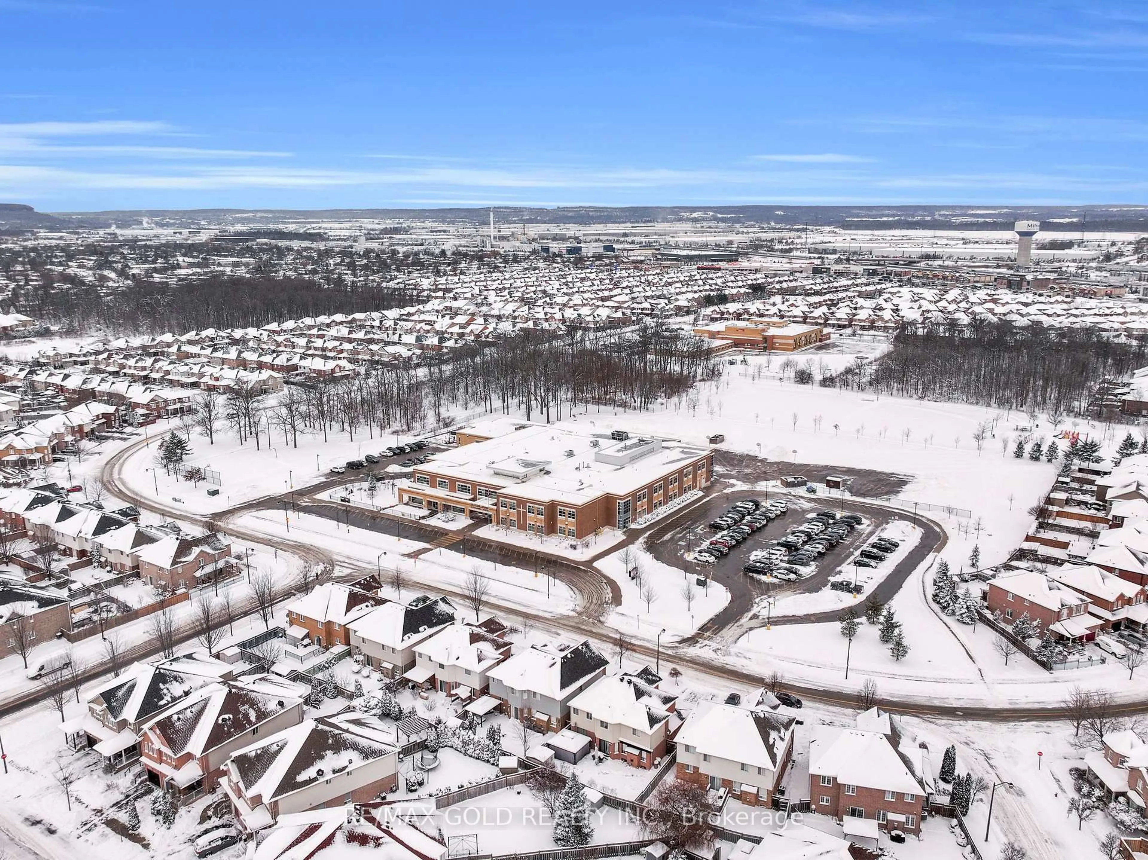 A pic from outside/outdoor area/front of a property/back of a property/a pic from drone, unknown for 1340 Main St #202, Milton Ontario L9T 7S6