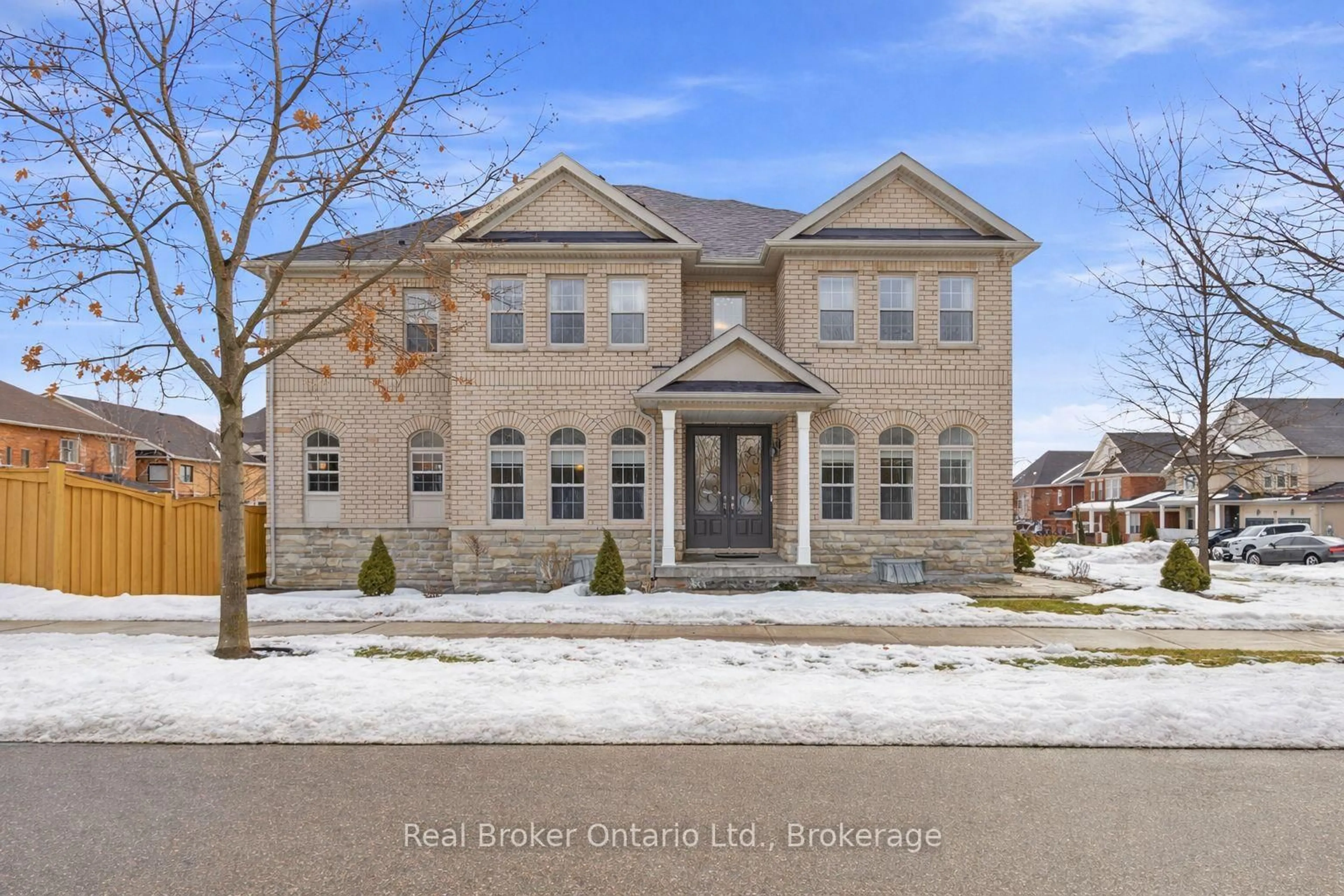Home with brick exterior material, street for 43 Mccandless Crt, Caledon Ontario L7C 3R6