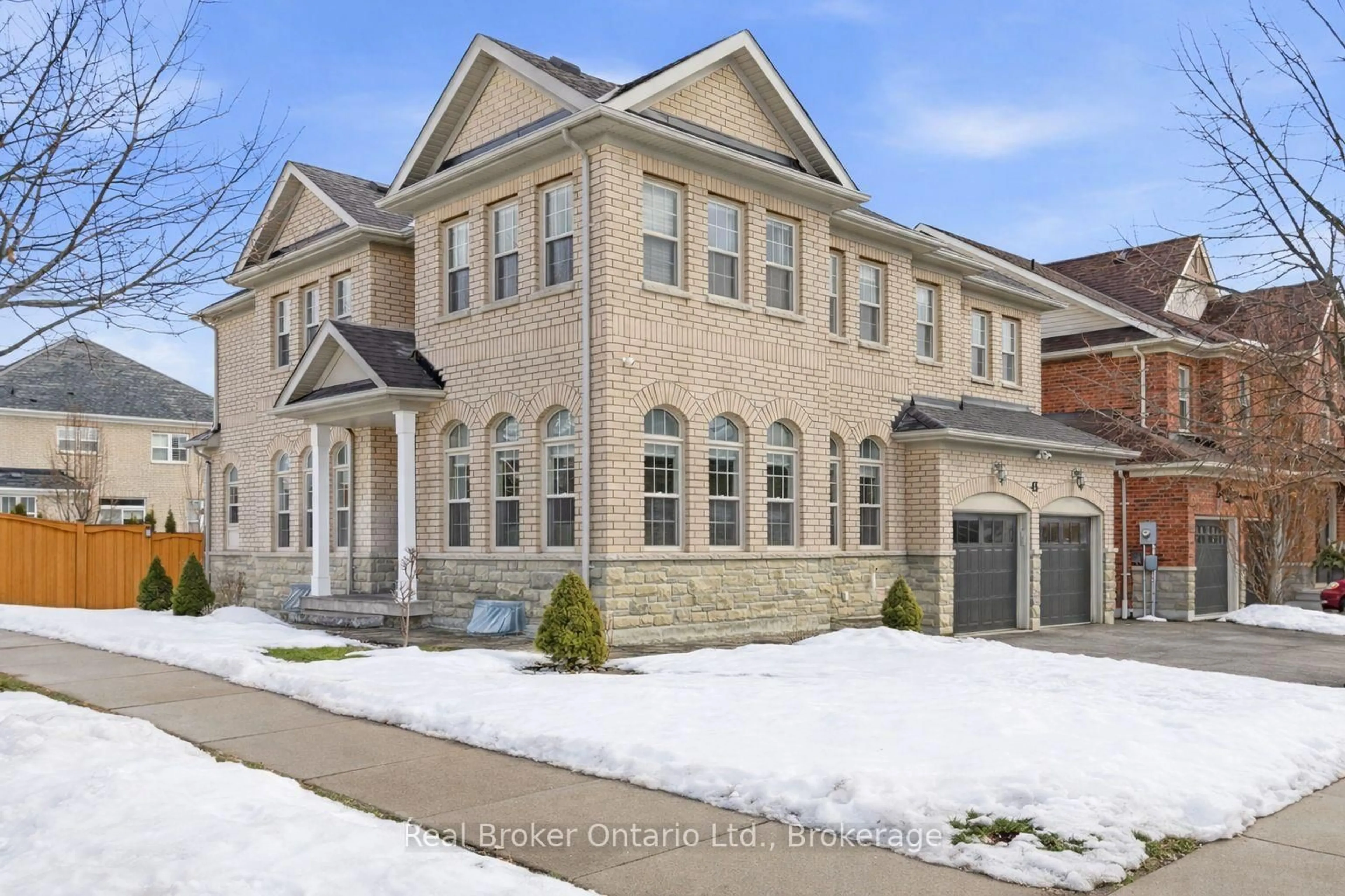 Home with brick exterior material, street for 43 Mccandless Crt, Caledon Ontario L7C 3R6