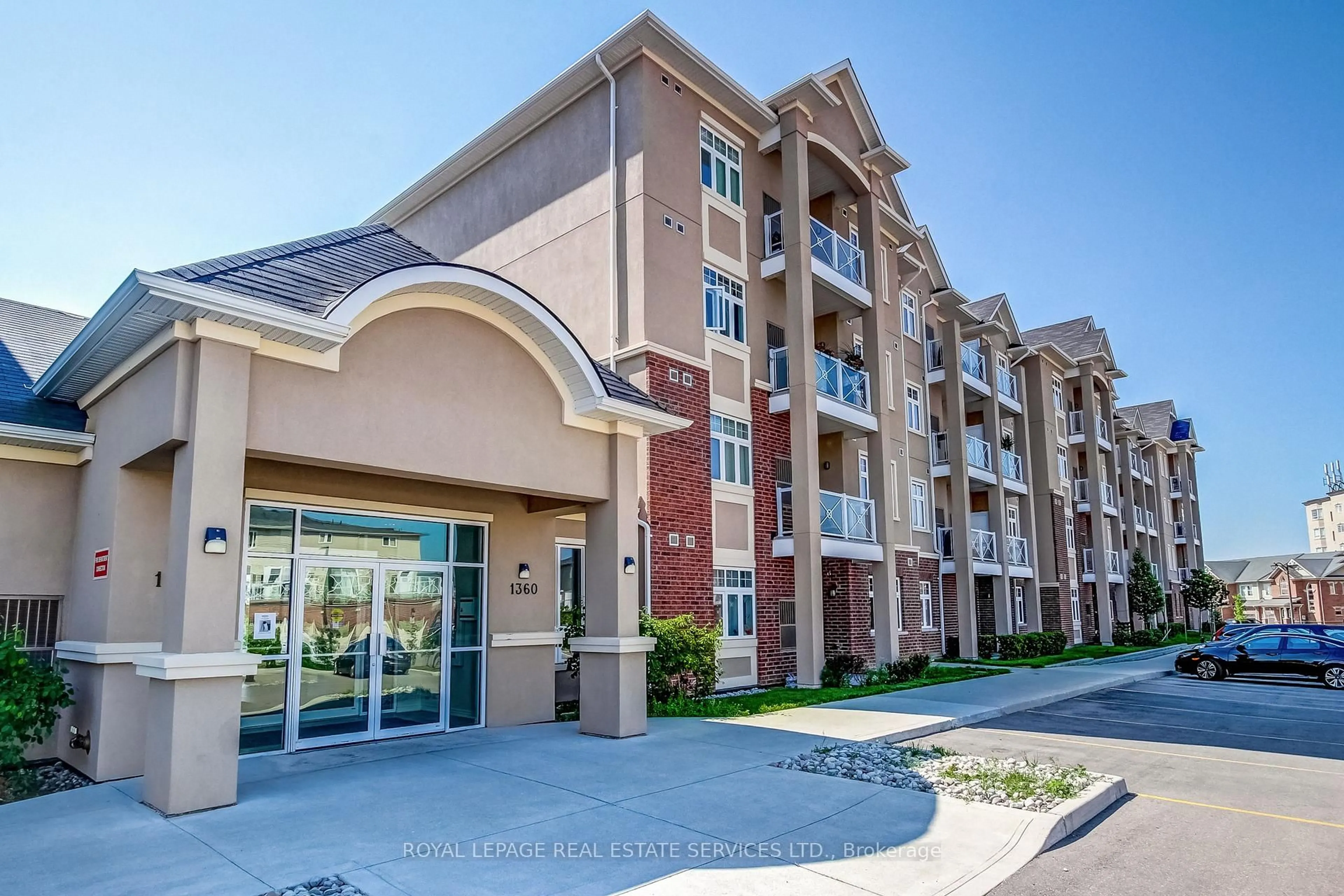 Indoor foyer for 1360 Costigan Rd #211, Milton Ontario L9T 0Y8