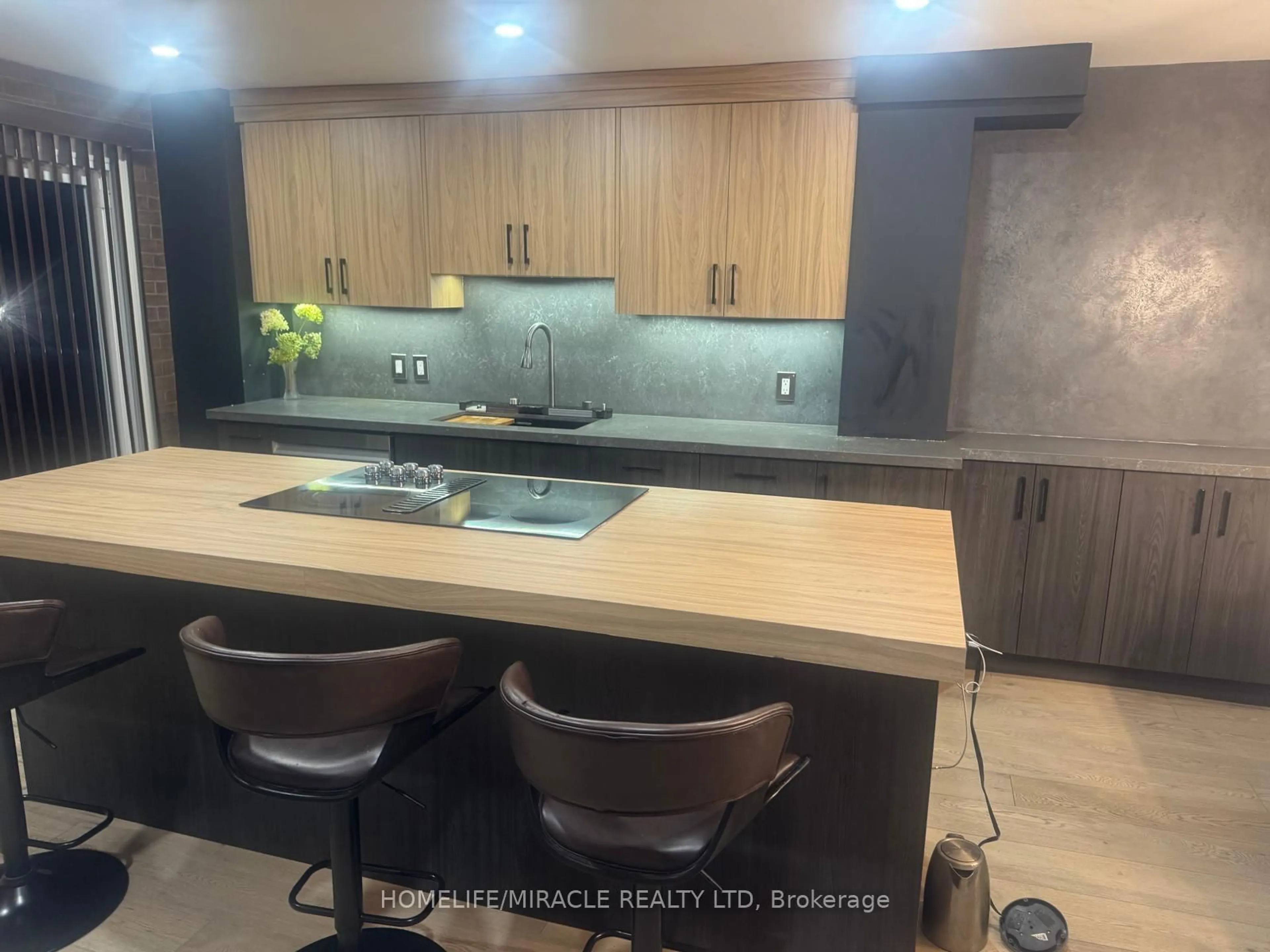 Unknown for 1051 Cedarglen Gate #51, Mississauga Ontario L5C 3A7