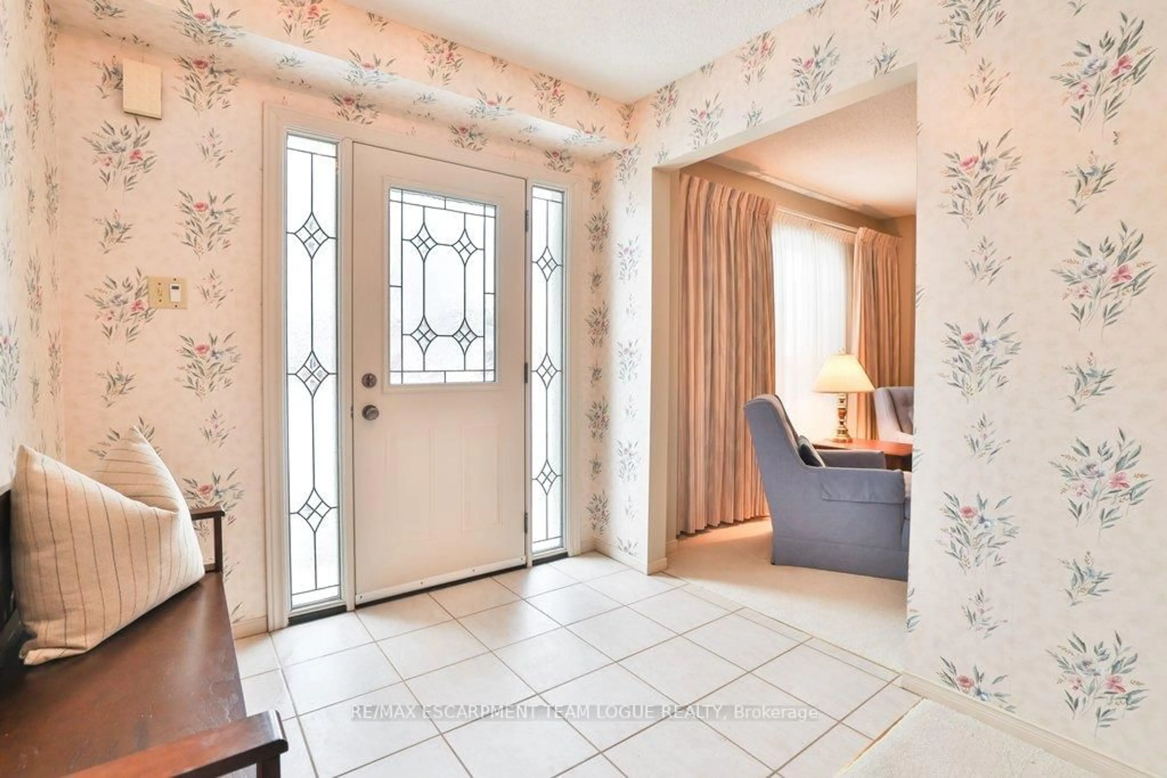 Indoor entryway for 3224 Appollo Rd, Burlington Ontario L7M 2M8