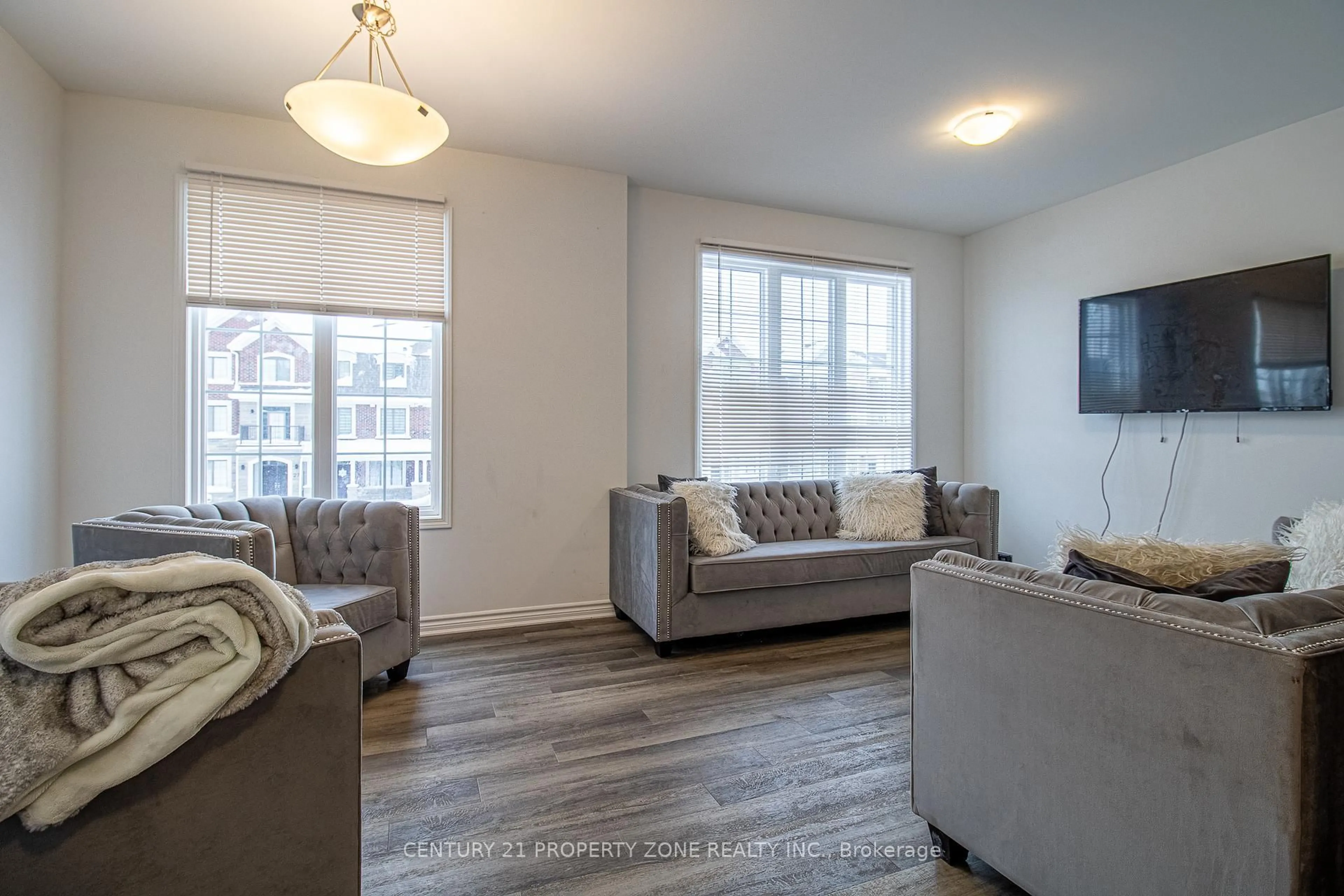 Living room with furniture, wood/laminate floor for 6 Bellasera Way, Caledon Ontario L7C 1Z9