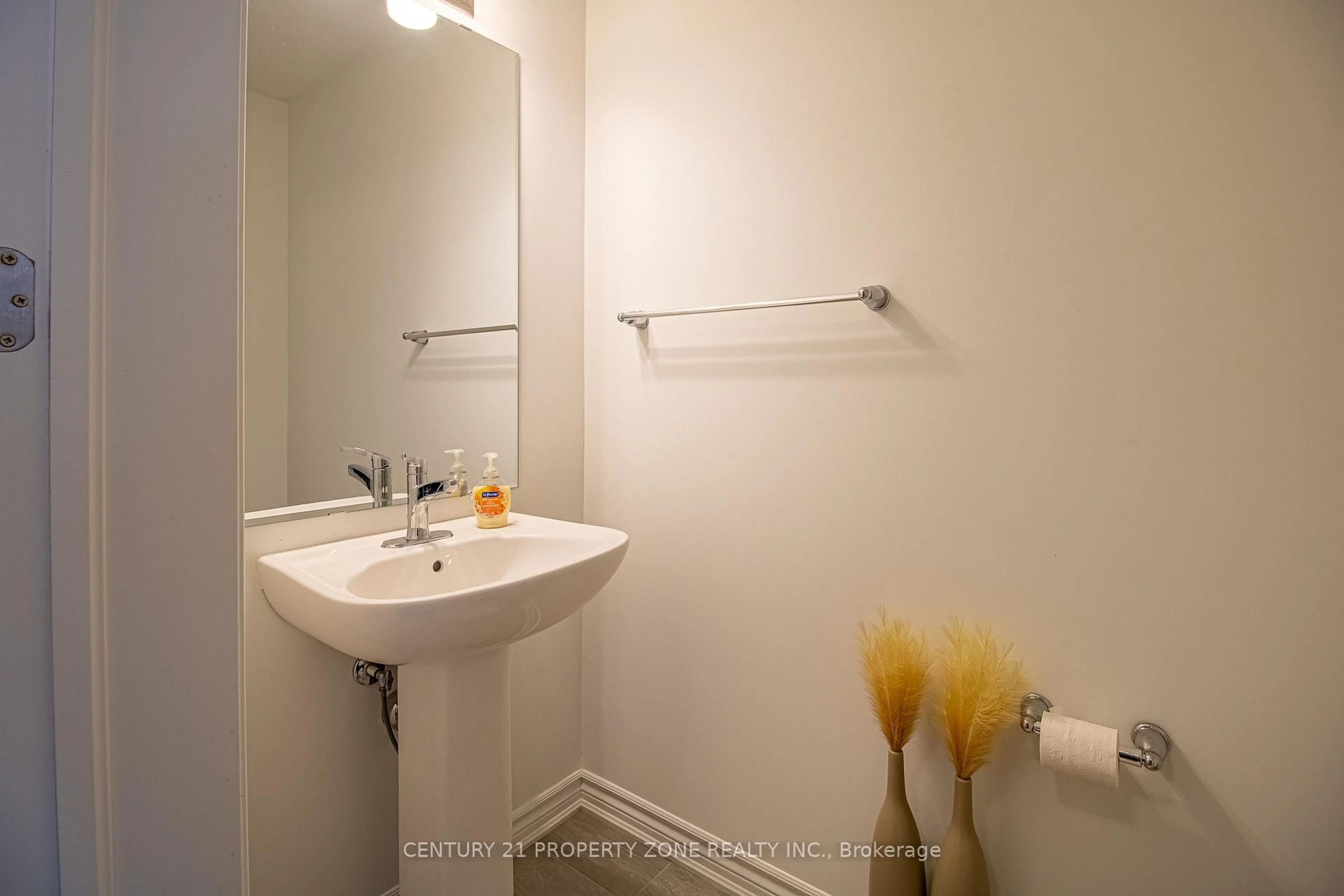 Standard bathroom, unknown for 6 Bellasera Way, Caledon Ontario L7C 1Z9