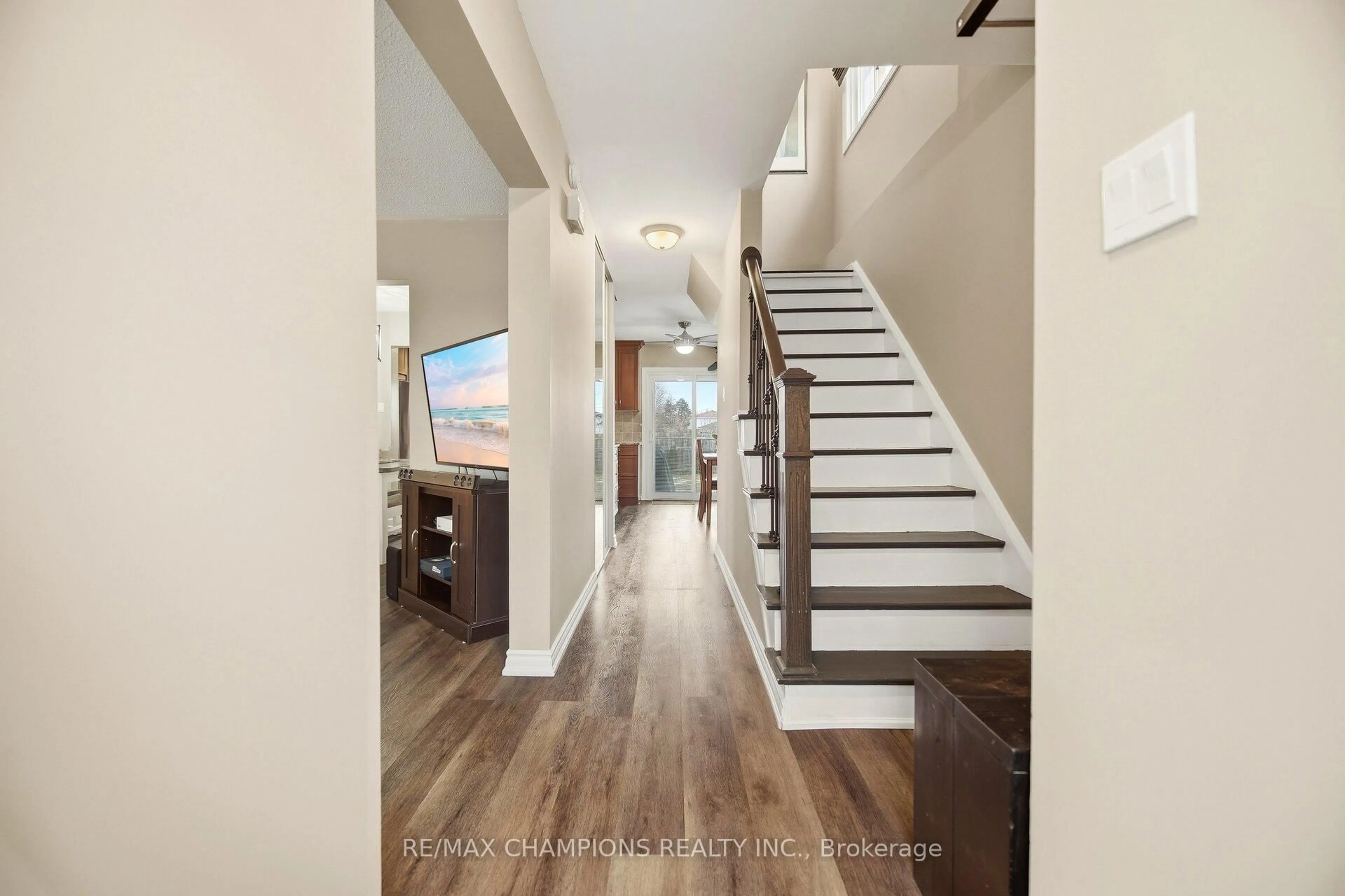 Indoor entryway for 64 Greenbriar Rd, Brampton Ontario L6S 2A5