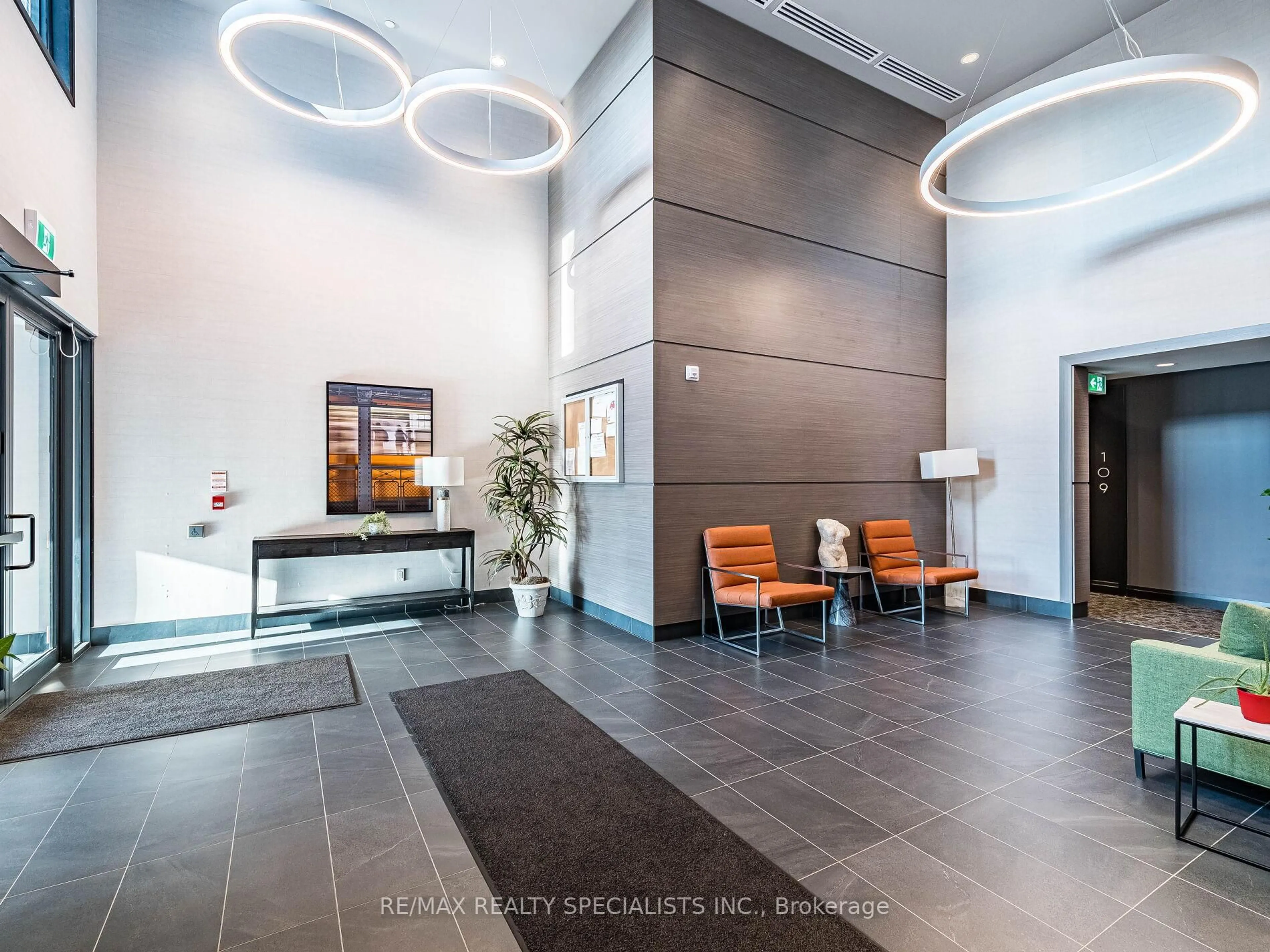 Indoor foyer for 50 Kaitting Tr #613, Oakville Ontario L6M 5N3