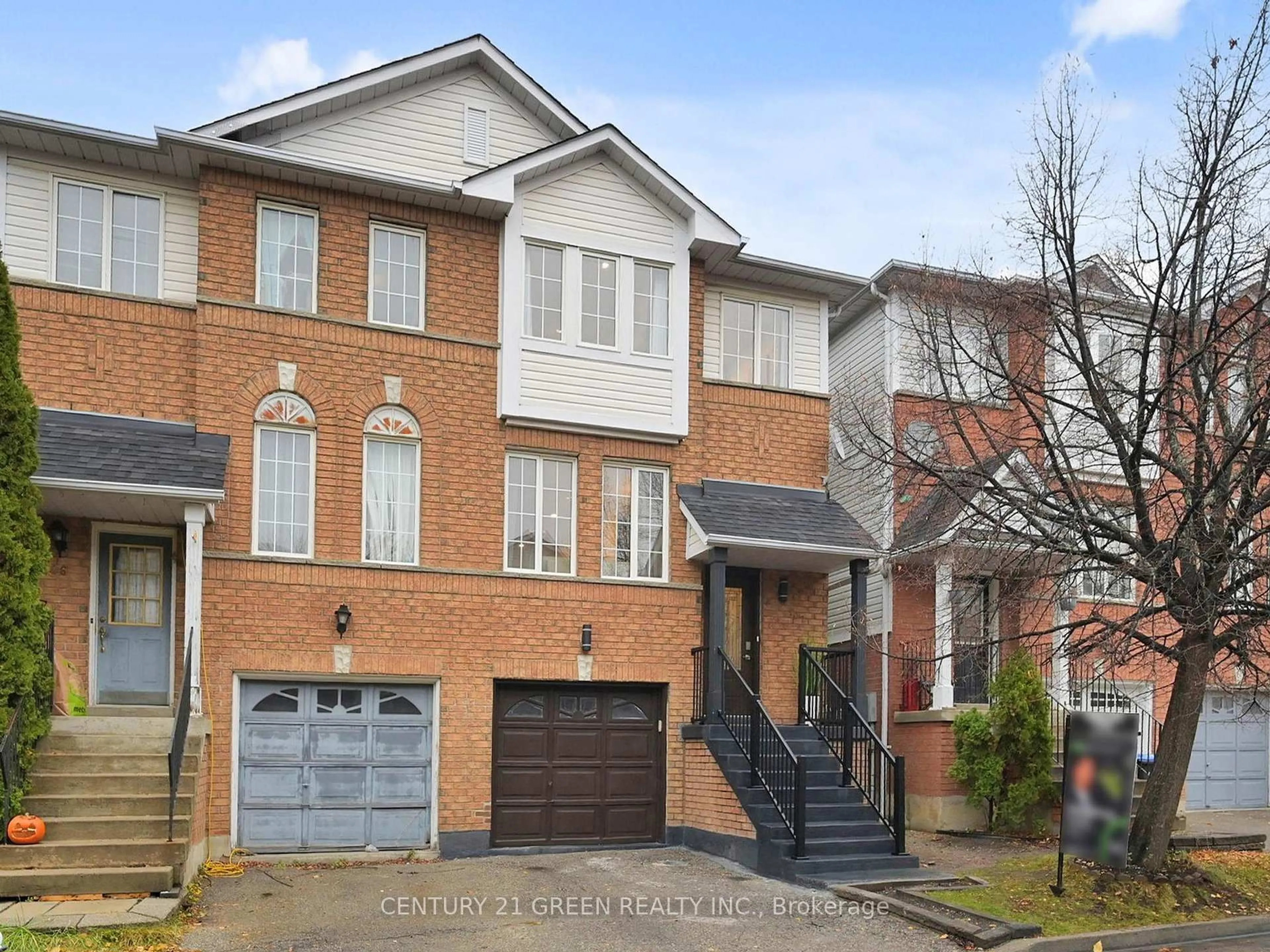Home with brick exterior material, street for 1480 Britannia Rd #107, Mississauga Ontario L5V 2K4