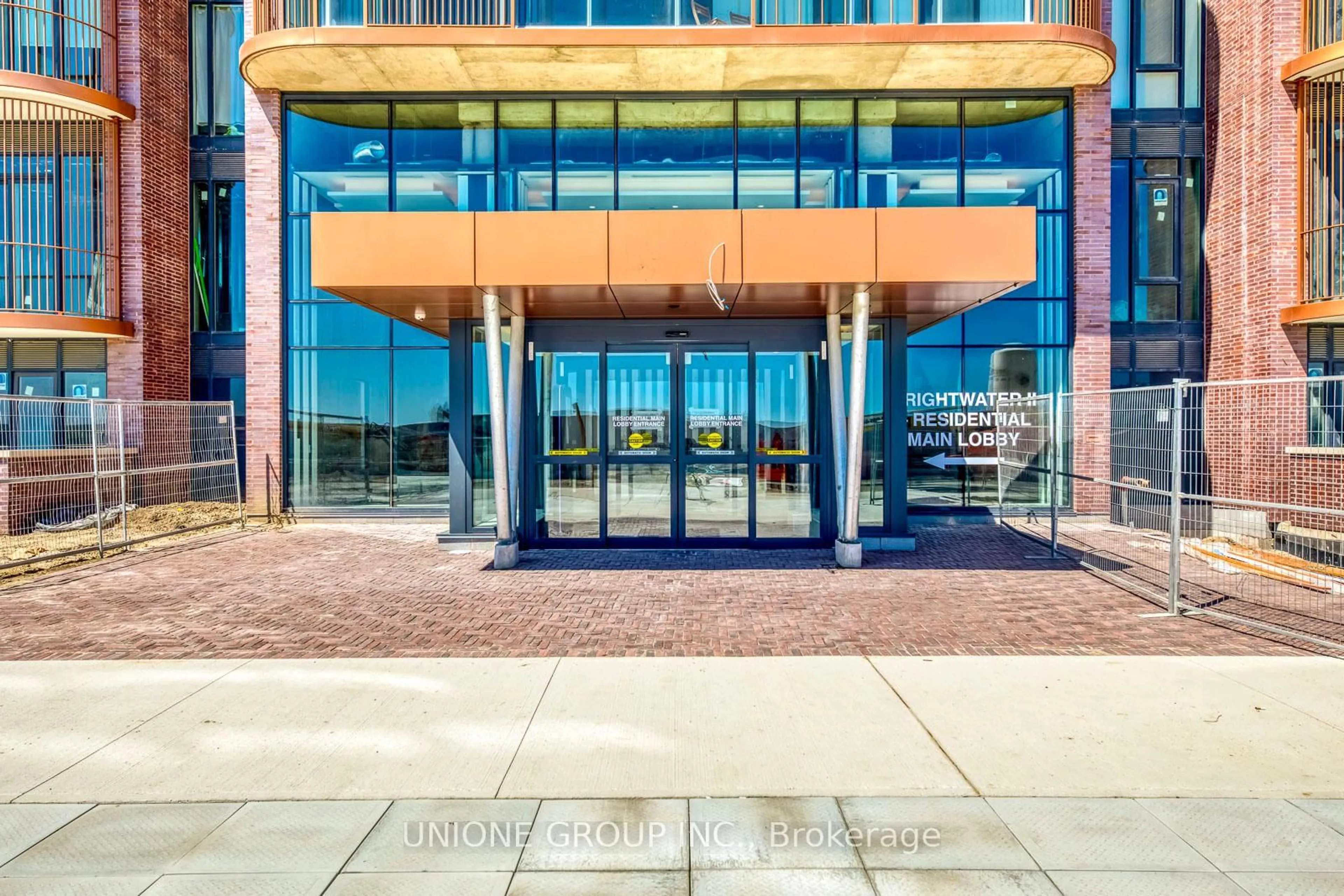 Indoor foyer for 220 Missinnihe Way #1015, Mississauga Ontario L5H 0A9