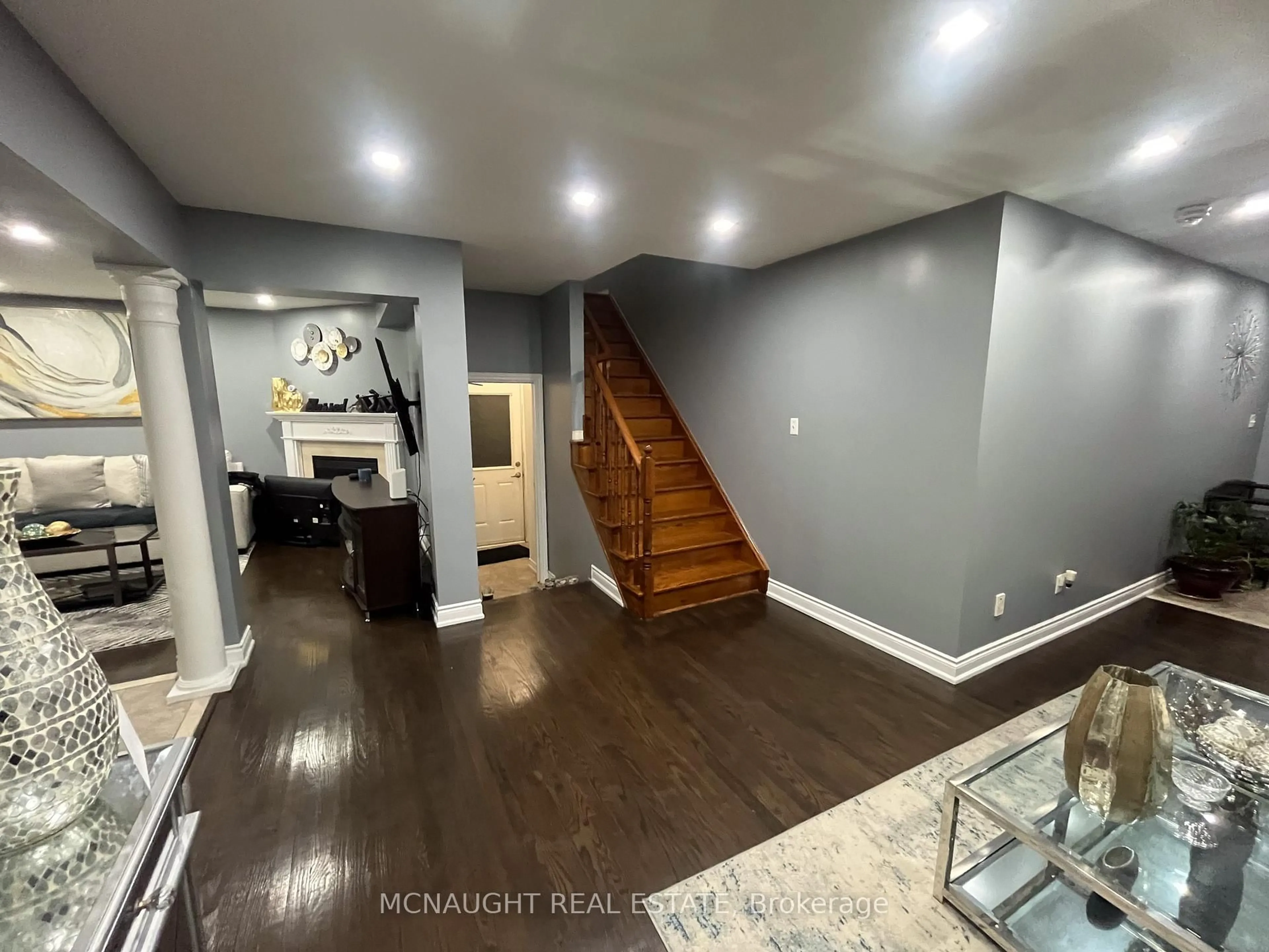 Unknown for 117 Crown Victoria Dr, Brampton Ontario L7A 3X9