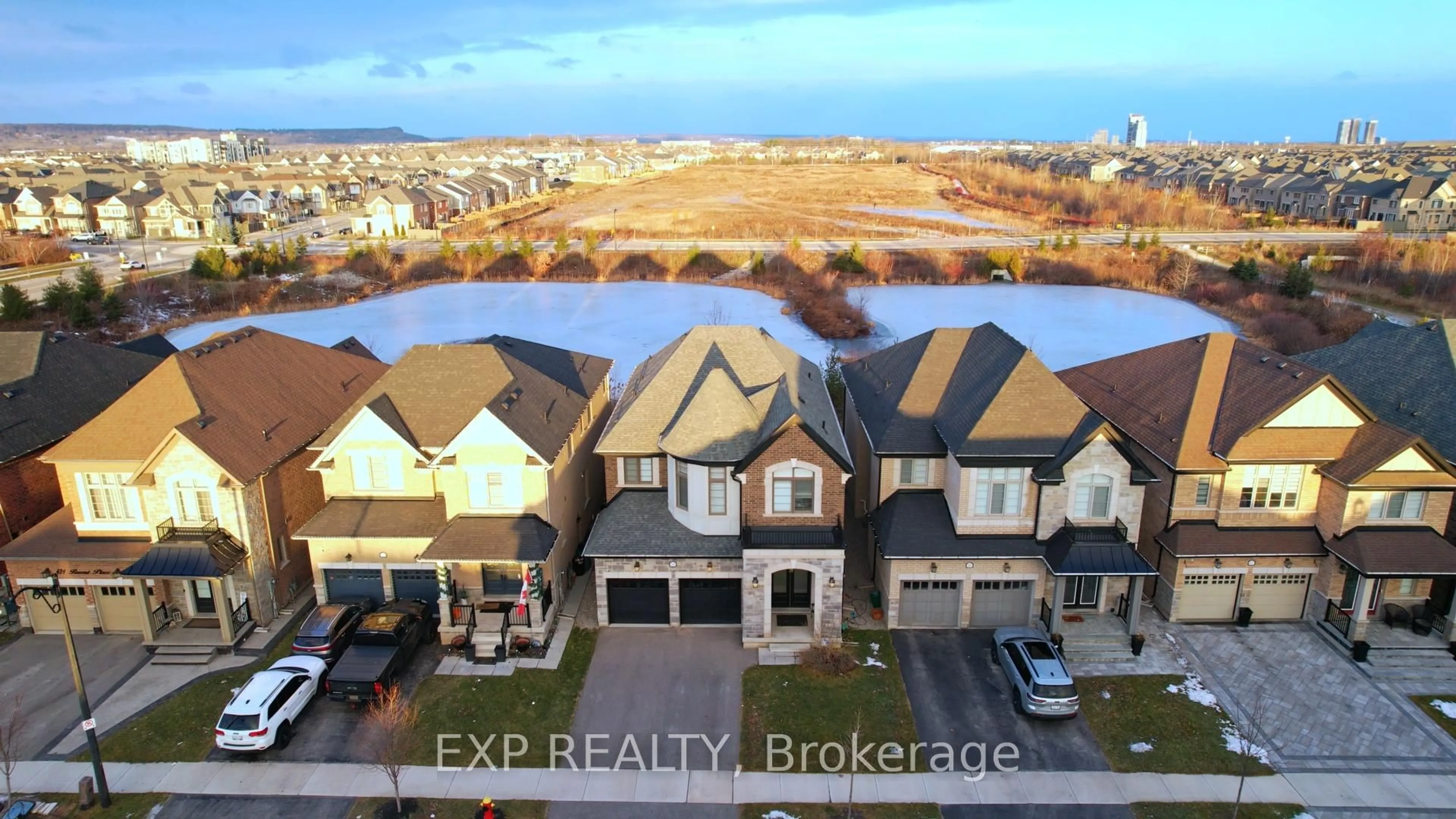 A pic from outside/outdoor area/front of a property/back of a property/a pic from drone, water/lake/river/ocean view for 429 Parent Pl, Milton Ontario L9E 1L2