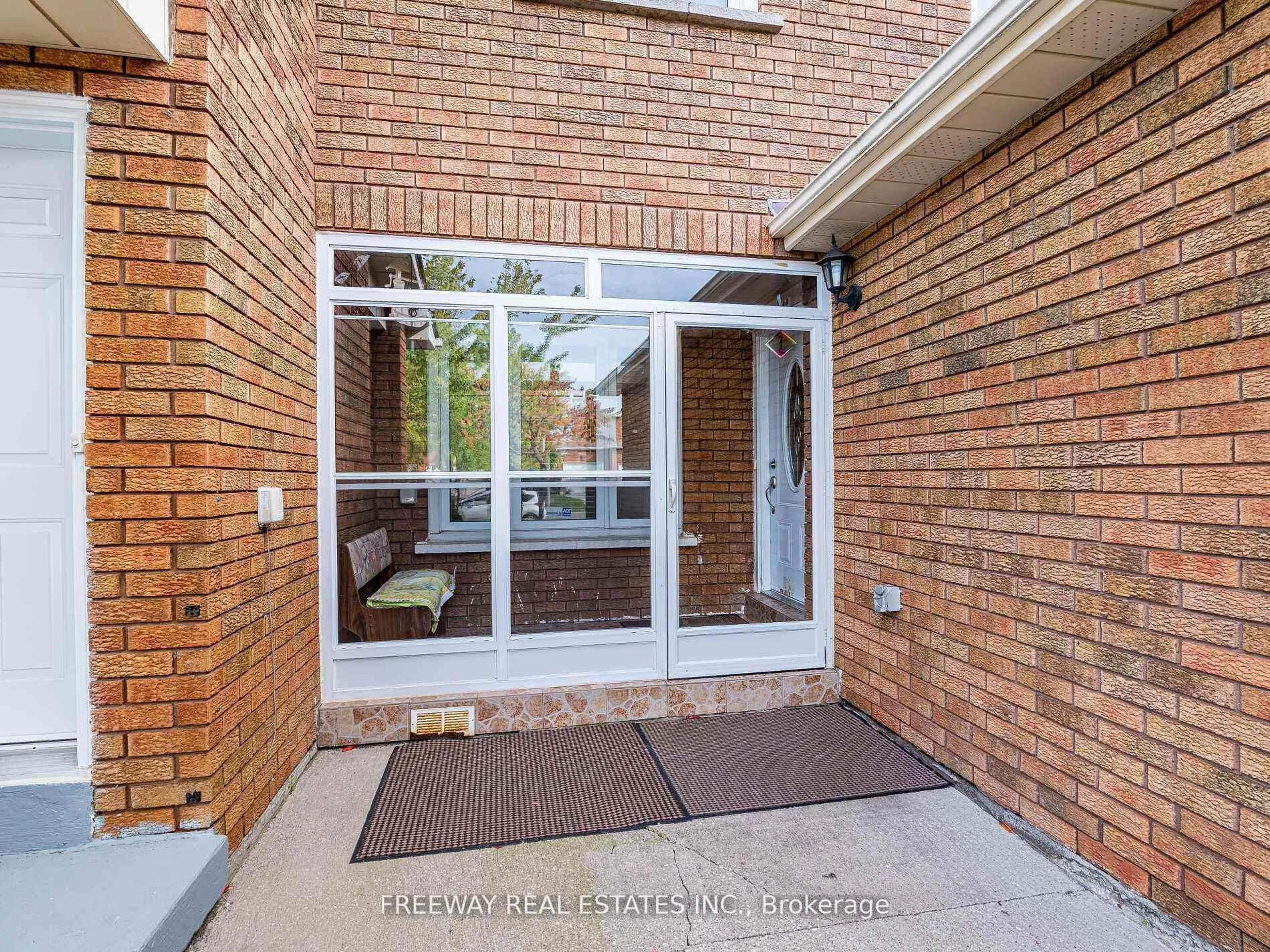 Indoor entryway for 53 Dutch Cres, Brampton Ontario L6Y 3X2