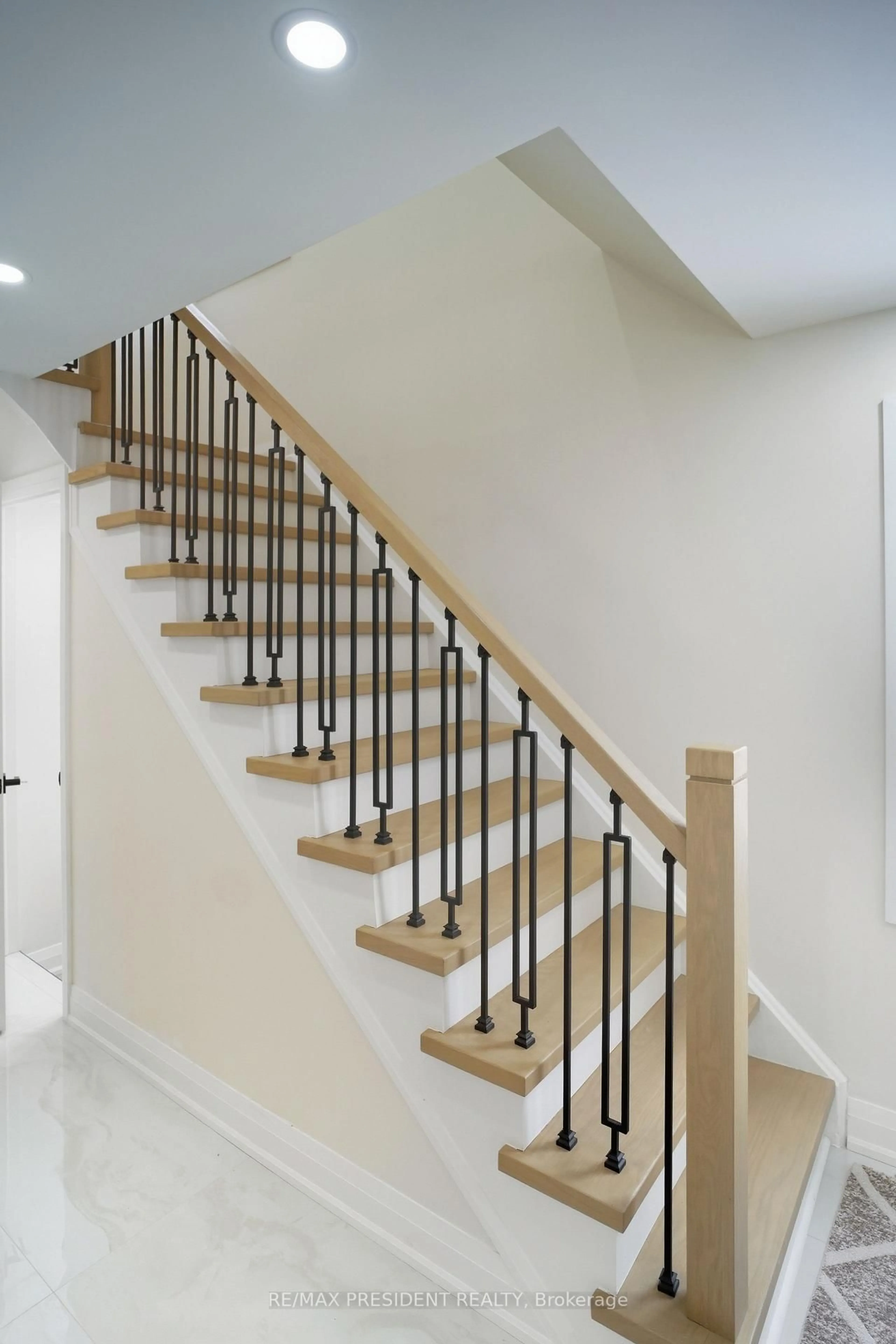 Stairs for 8 Northgate Blvd, Brampton Ontario L6S 4A6