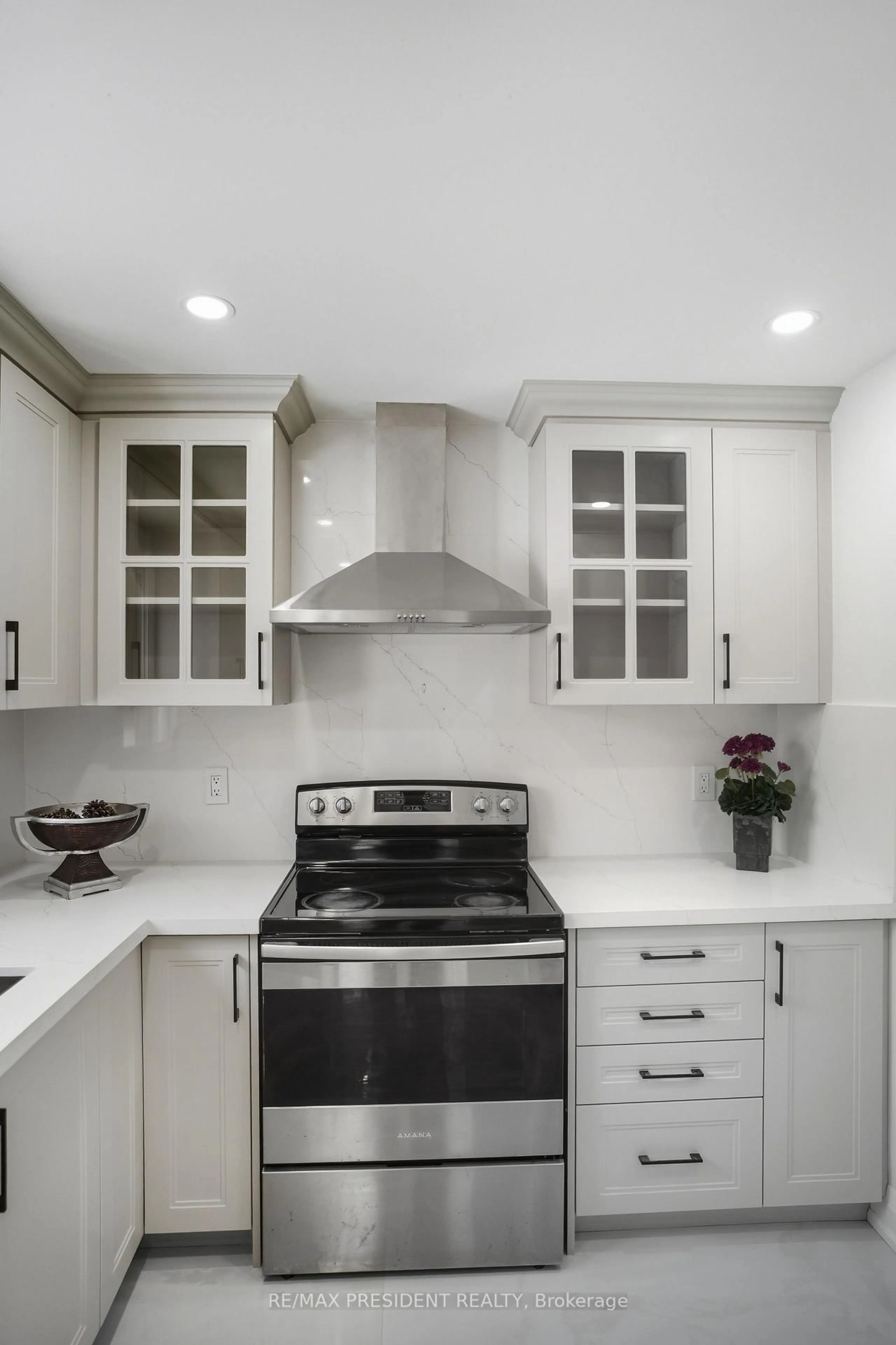 Contemporary kitchen, ceramic/tile floor for 8 Northgate Blvd, Brampton Ontario L6S 4A6