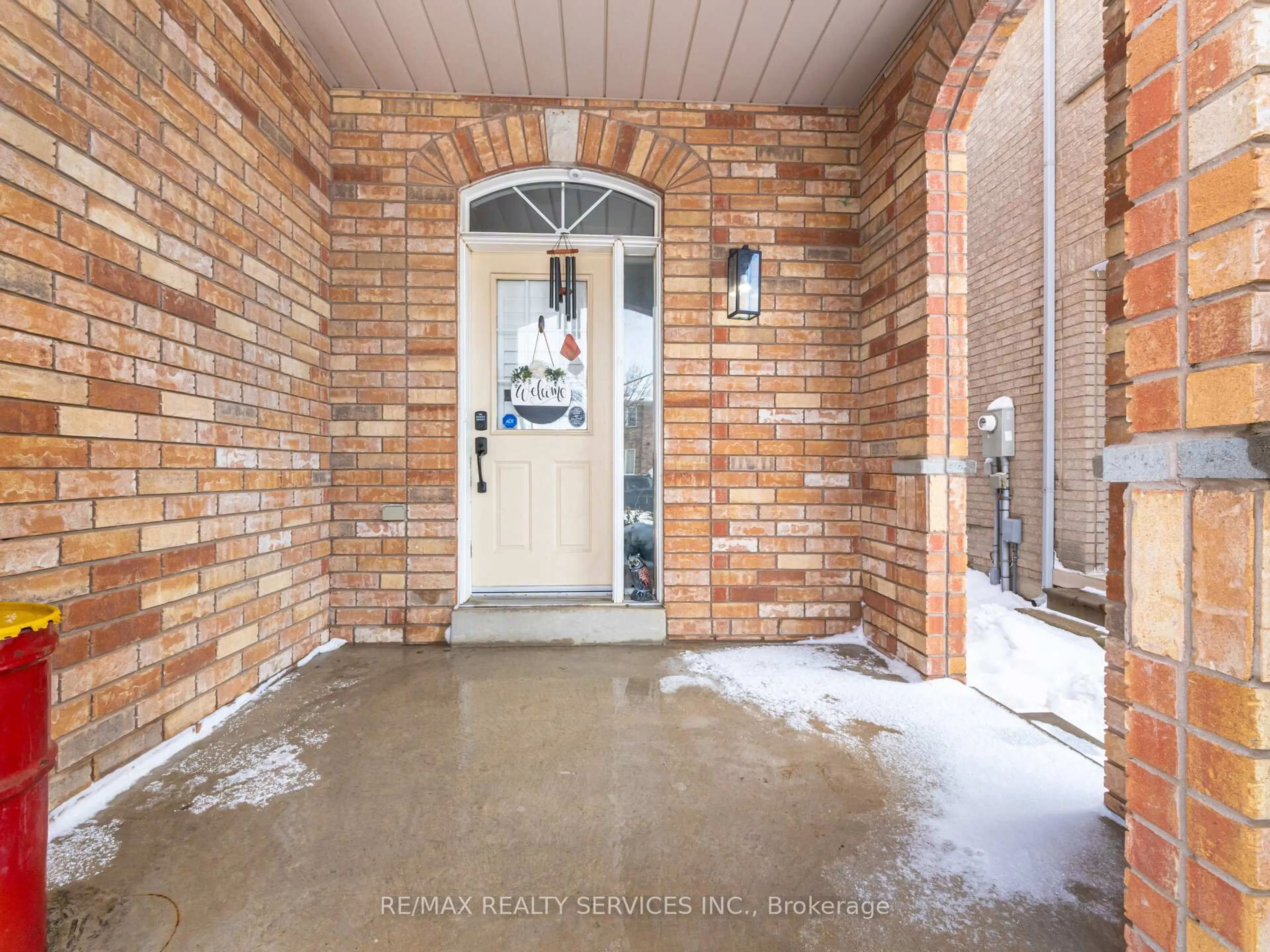 Indoor entryway for 33 Sewells Lane, Brampton Ontario L7A 2Z9
