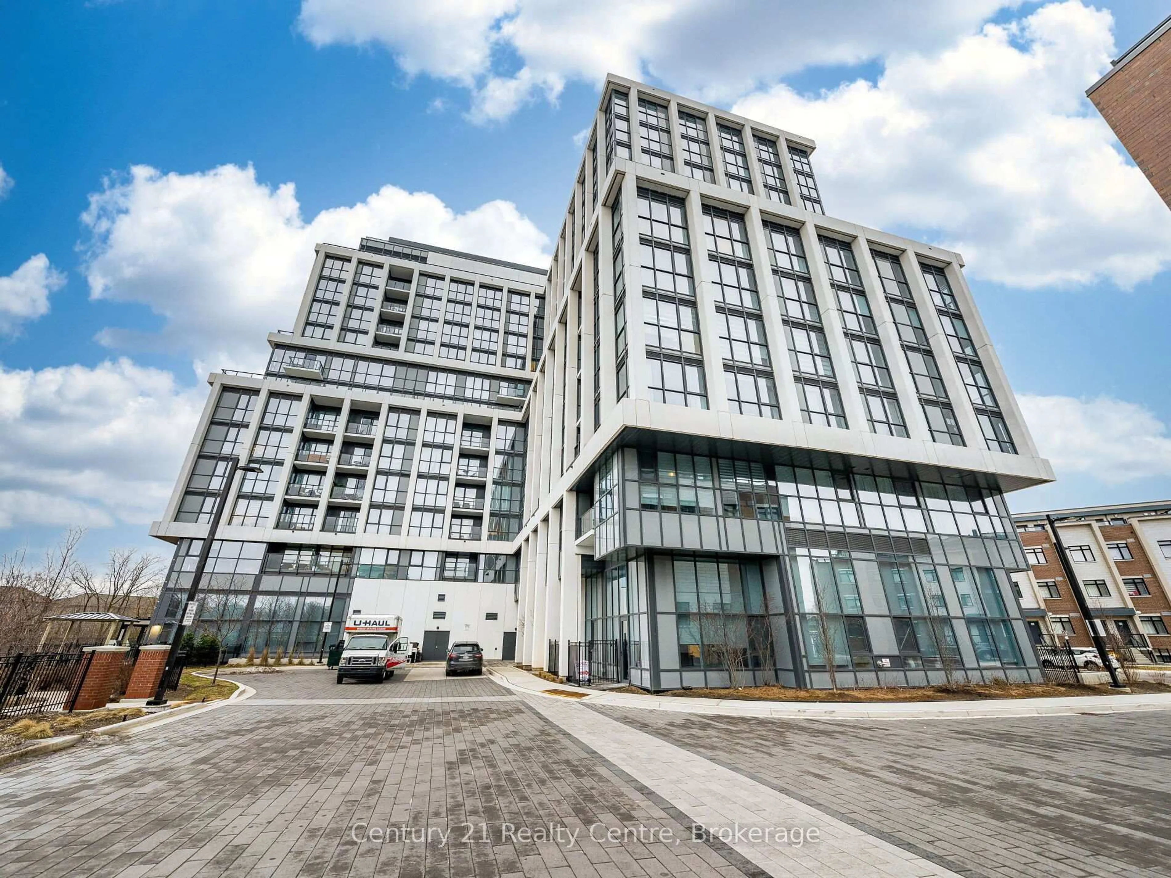 Indoor foyer for 1063 Douglas McCurdy Common #303, Mississauga Ontario L5G 0C5