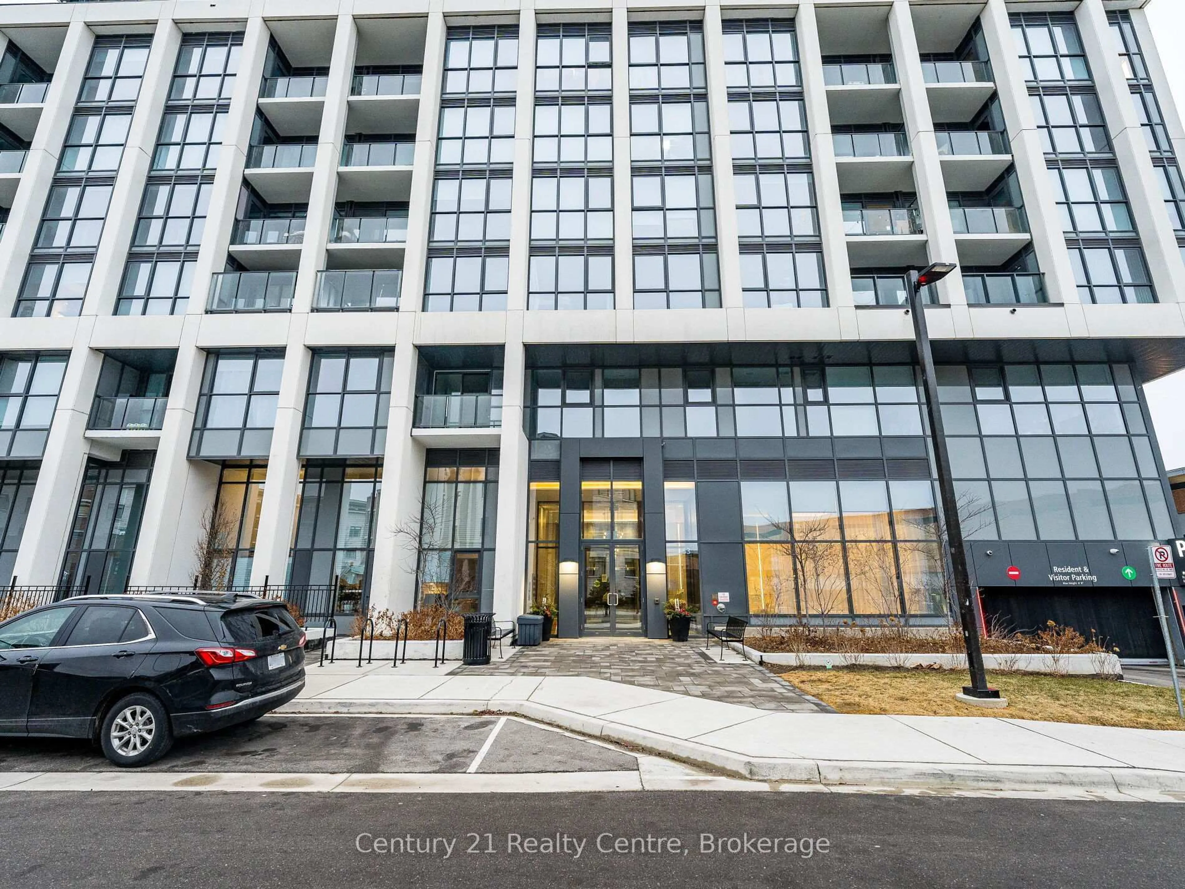 Indoor entryway for 1063 Douglas McCurdy Common #303, Mississauga Ontario L5G 0C5