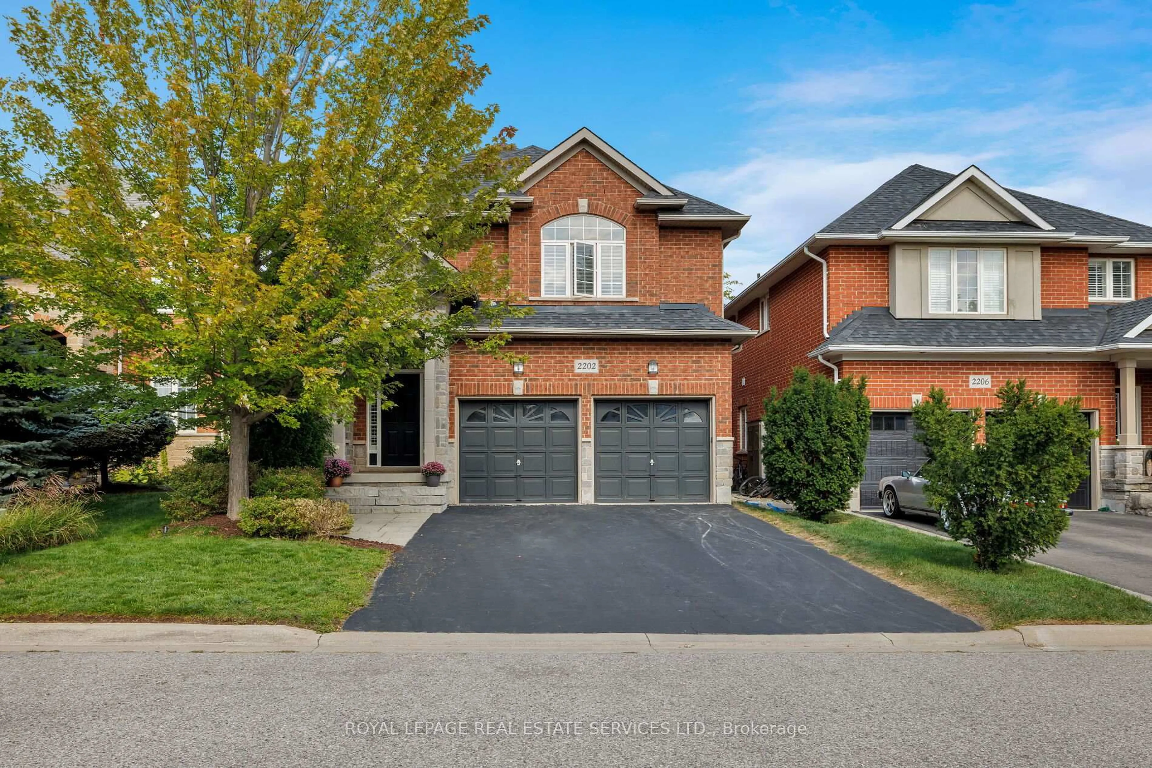 Home with brick exterior material, street for 2202 Brookhaven Cres, Oakville Ontario L6M 5B8