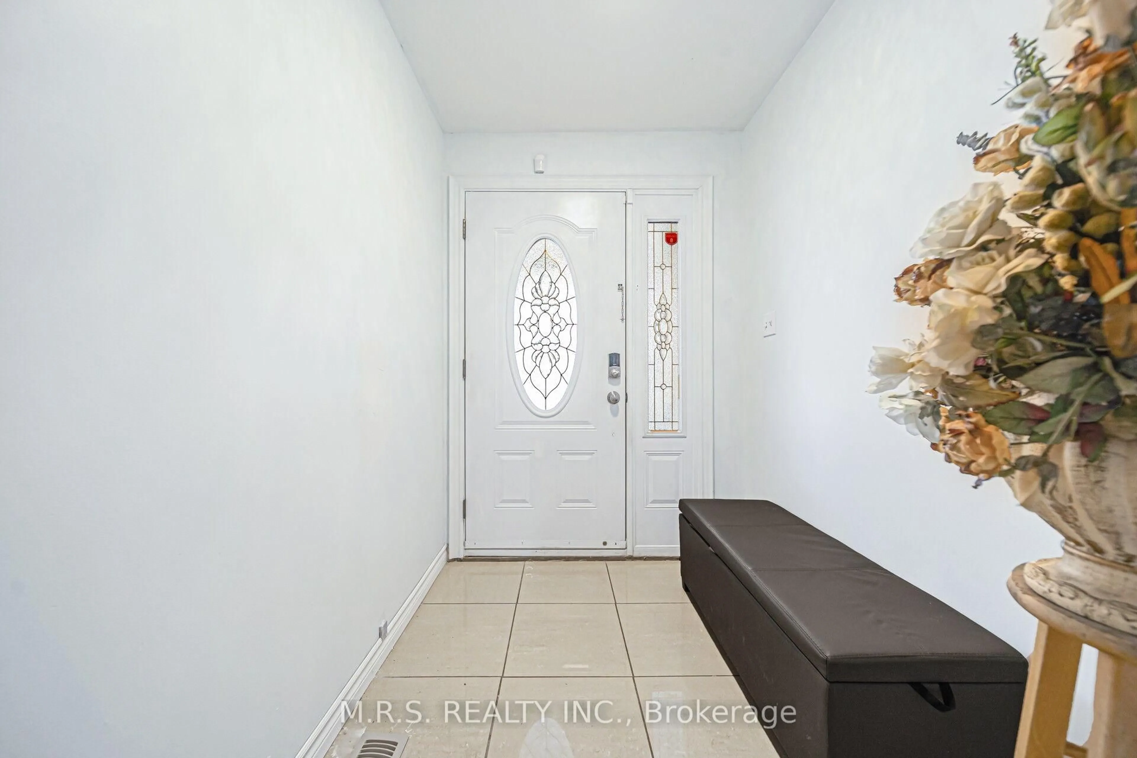 Indoor entryway for 61 Bloomington Cres, Toronto Ontario M3N 1R2