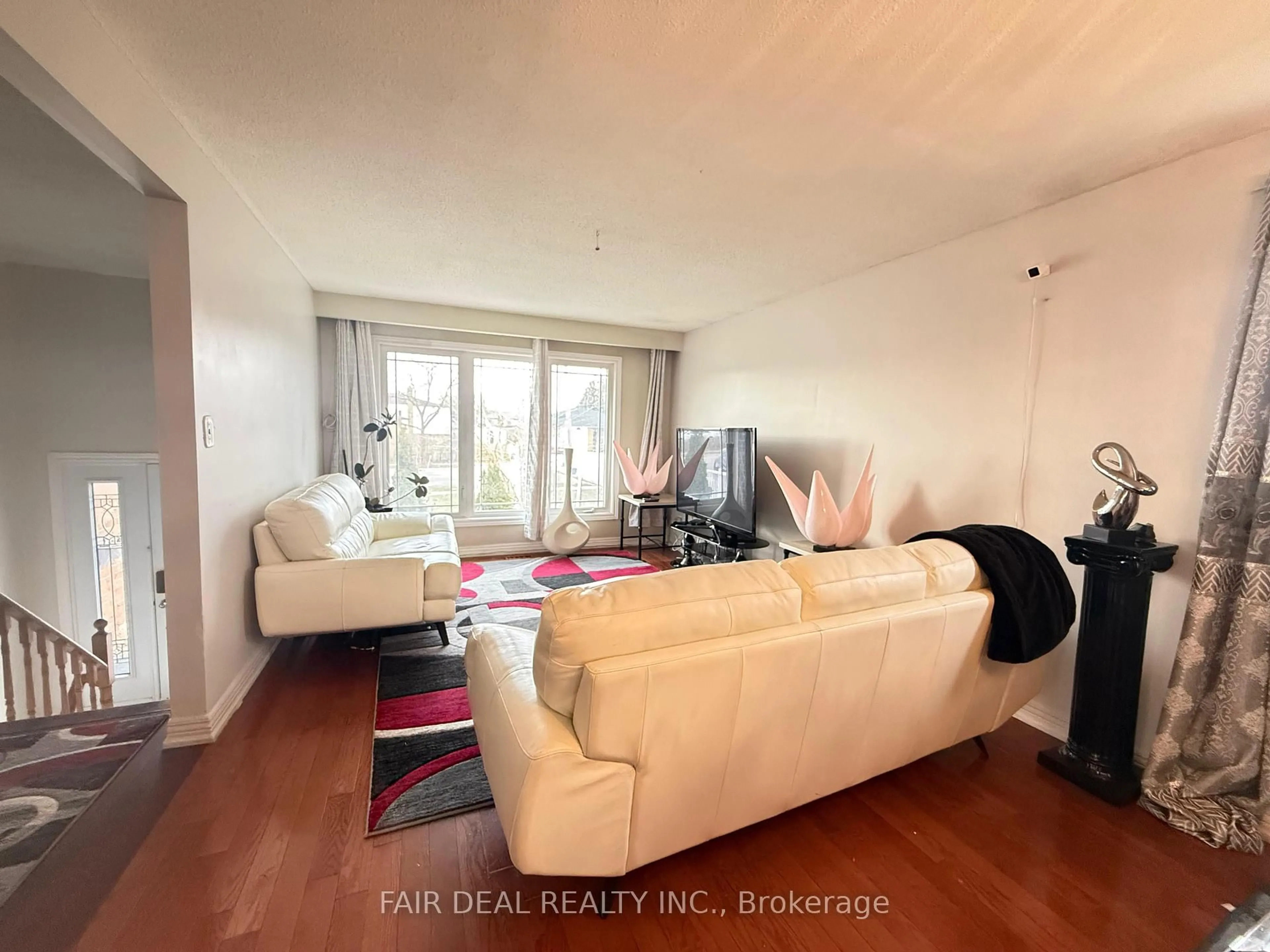 A pic of a room for 3720 Brandon Gate Dr, Mississauga Ontario L4T 3M8