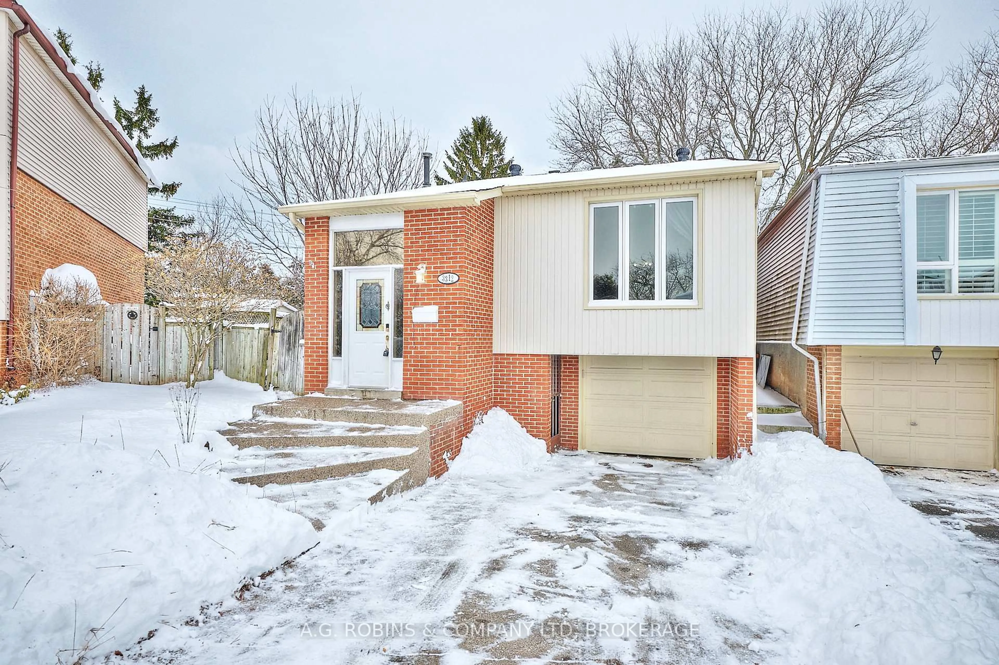 Home with brick exterior material, street for 3312 Hannibal Rd, Burlington Ontario L7M 1R7